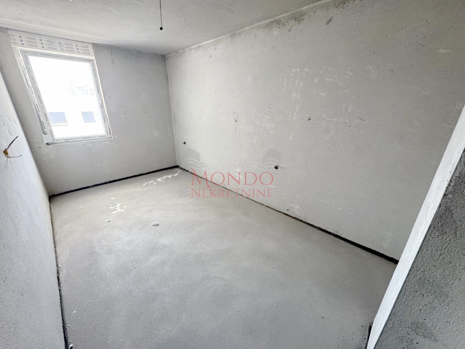 Dvoiposoban nov stan na Panteleju kod ART Caffea