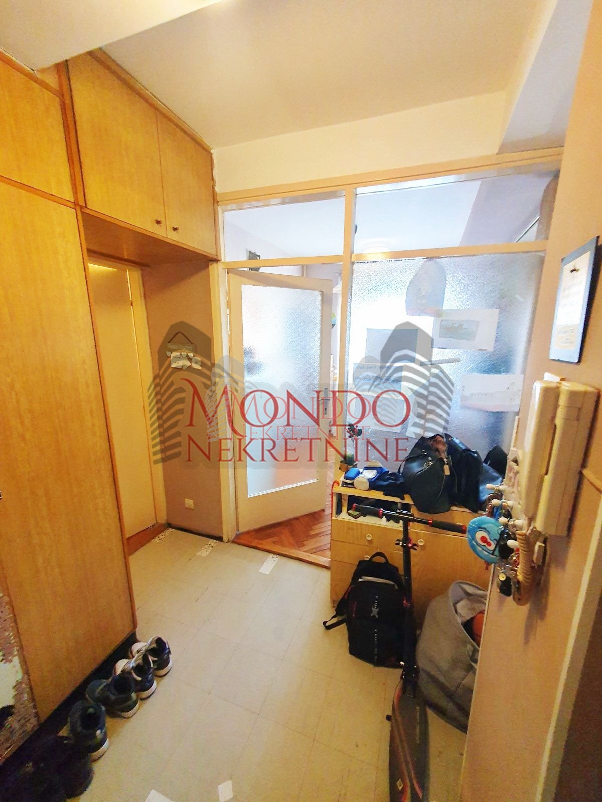 Trosoban stan u centru, cg, Niš