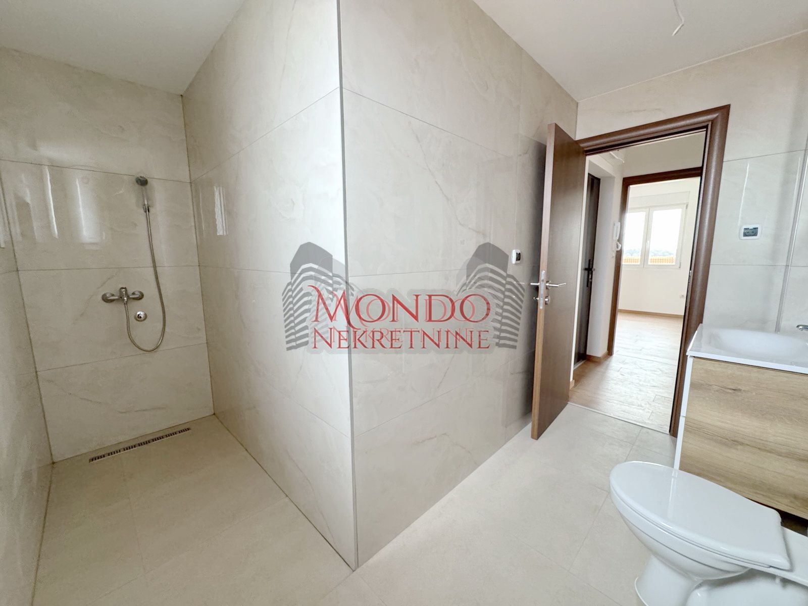 Nov dvoiposoban stan sa parking mestom na Bubnju, novogradnja