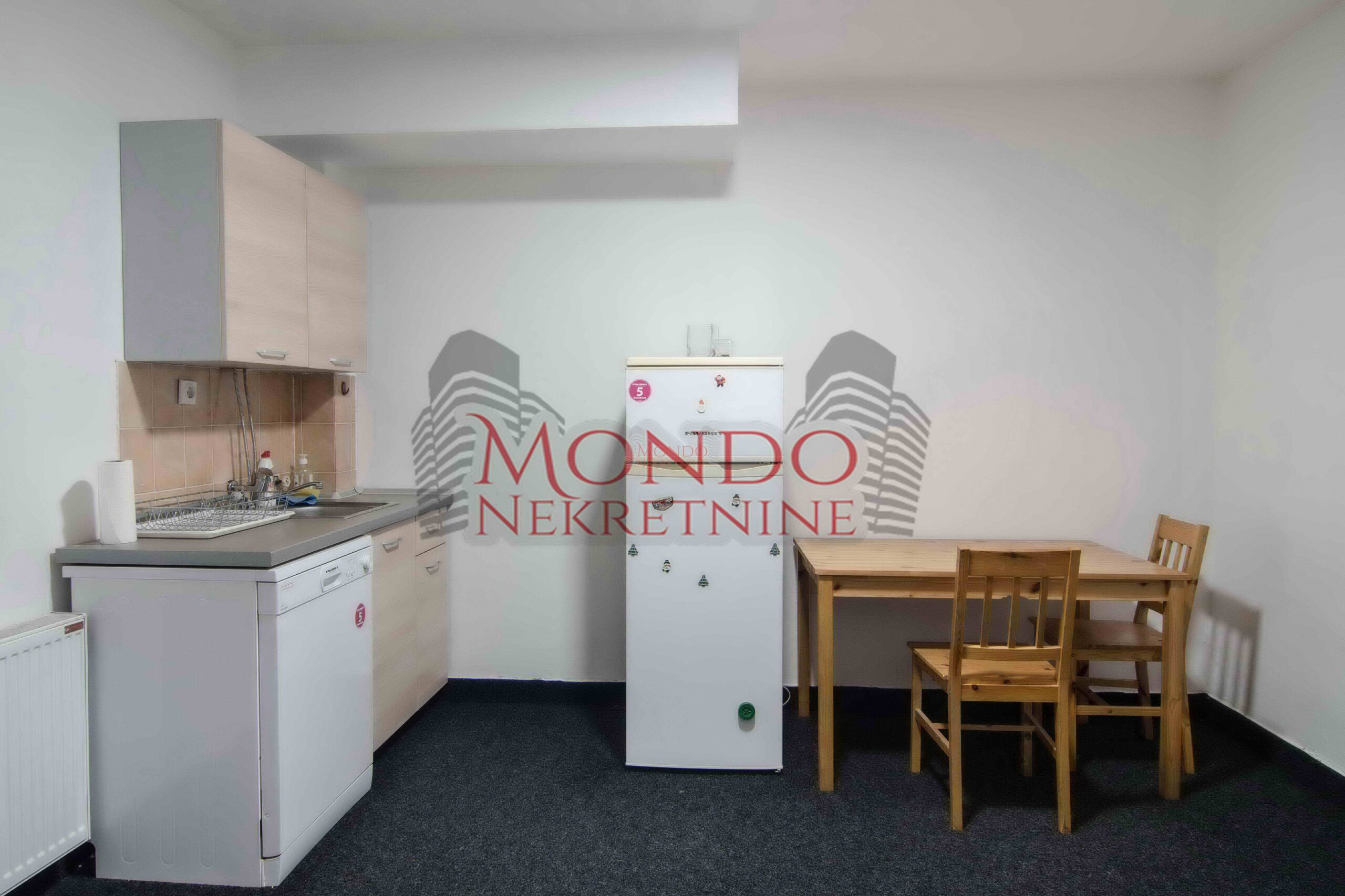 Izdaje se odlican kancelarijski poslovni prostor u centru grada kod Doma zdravlja!