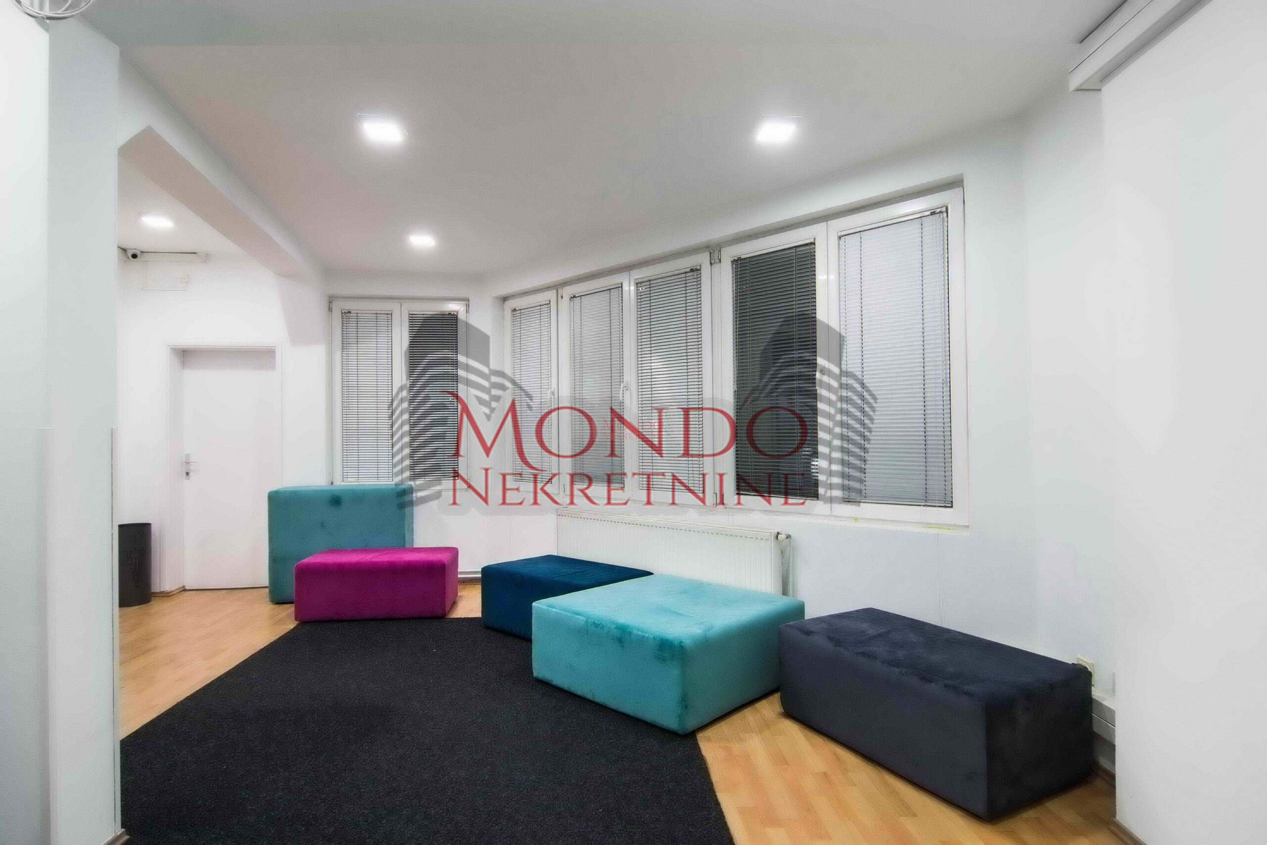 Izdaje se odlican kancelarijski poslovni prostor u centru grada kod Doma zdravlja!