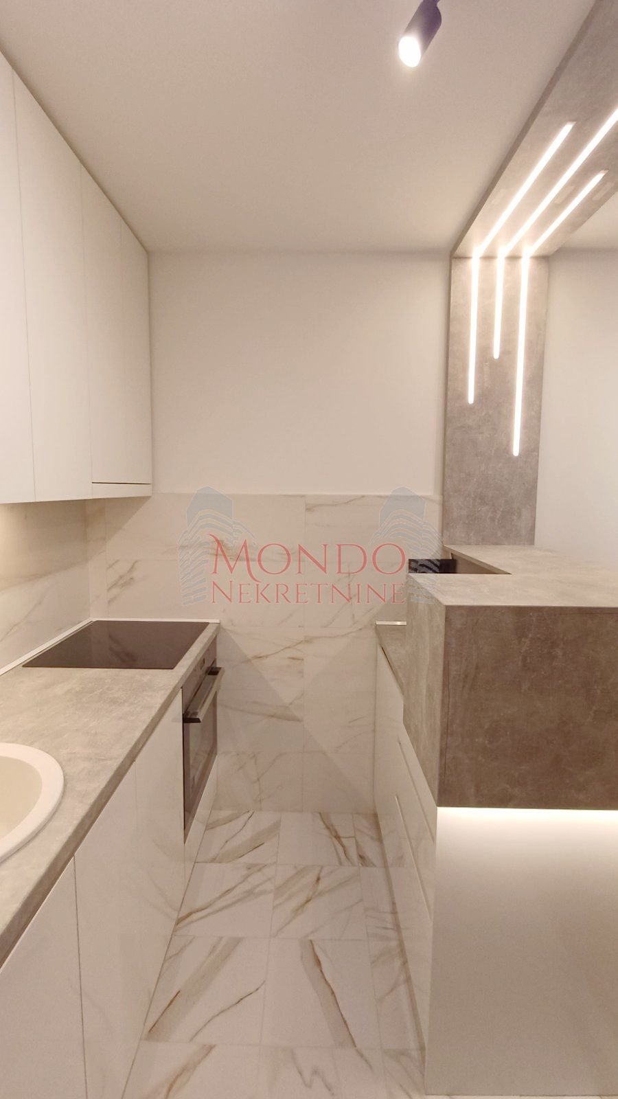 Jednoiposban stan u novoj zgradi preko puta parka Cair, garaza