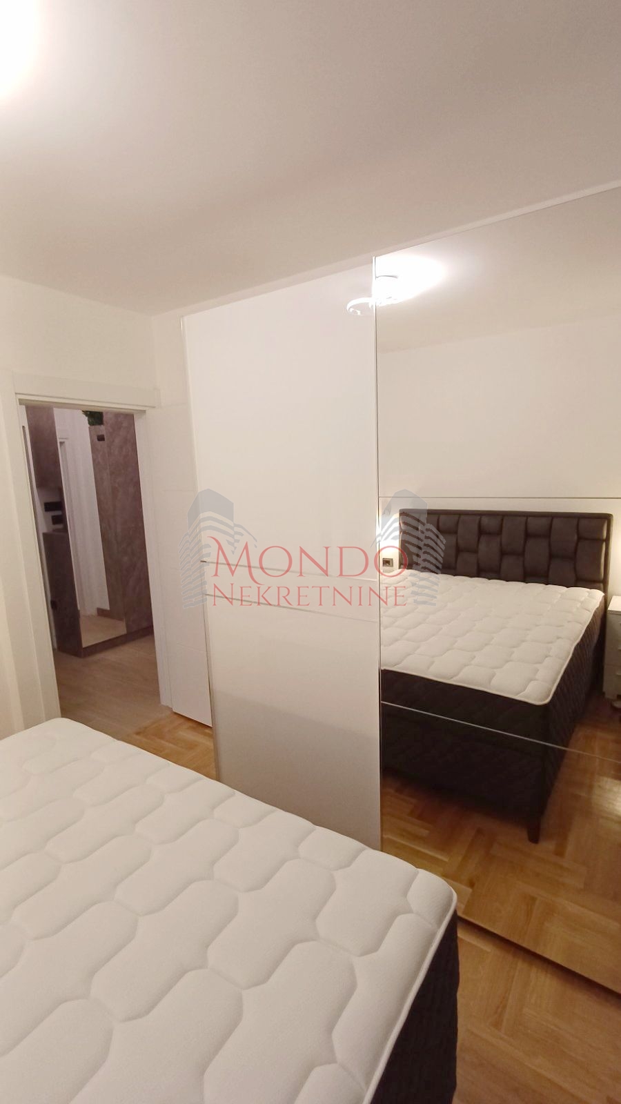 Jednoiposban stan u novoj zgradi preko puta parka Cair, garaza