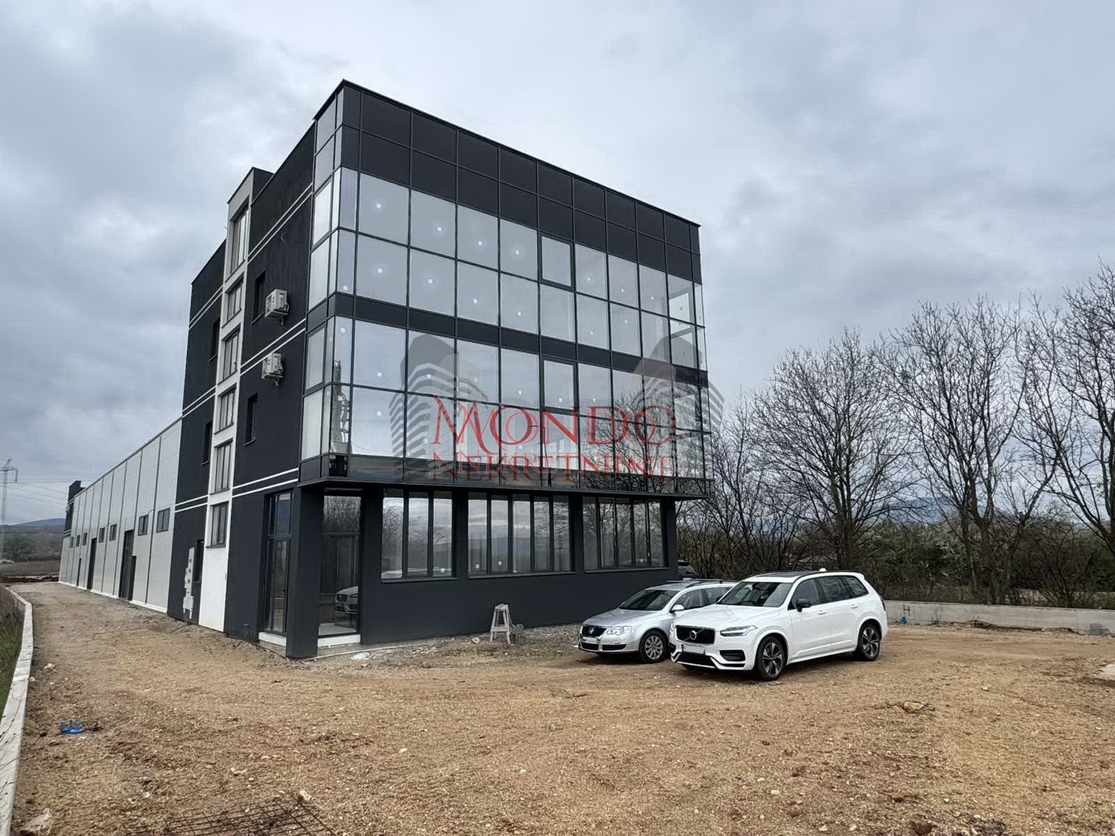 Nov kancelarisko-magacinski prostor u blizini naplatne rampe Istok