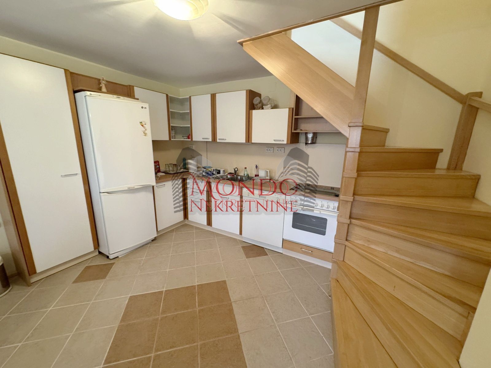 Na pradaju kuca, Vinik iznad stare fazanerije, 137.000e, 110m2