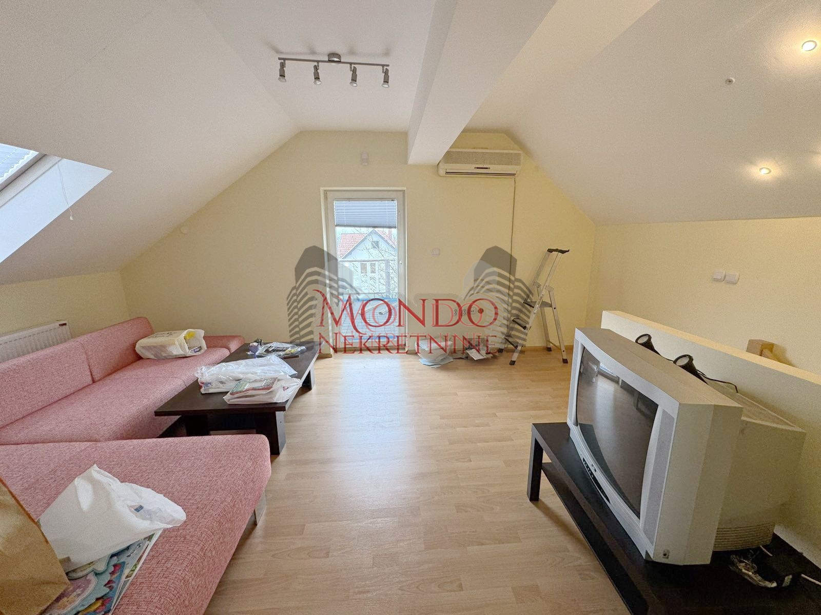 Na pradaju kuca, Vinik iznad stare fazanerije, 137.000e, 110m2