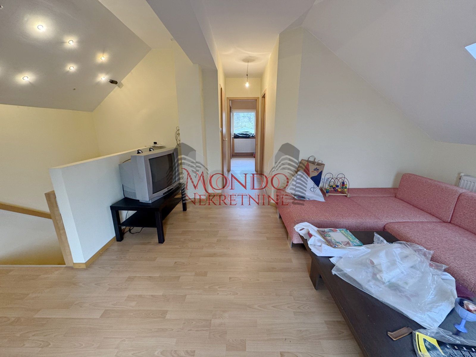 Na pradaju kuca, Vinik iznad stare fazanerije, 137.000e, 110m2