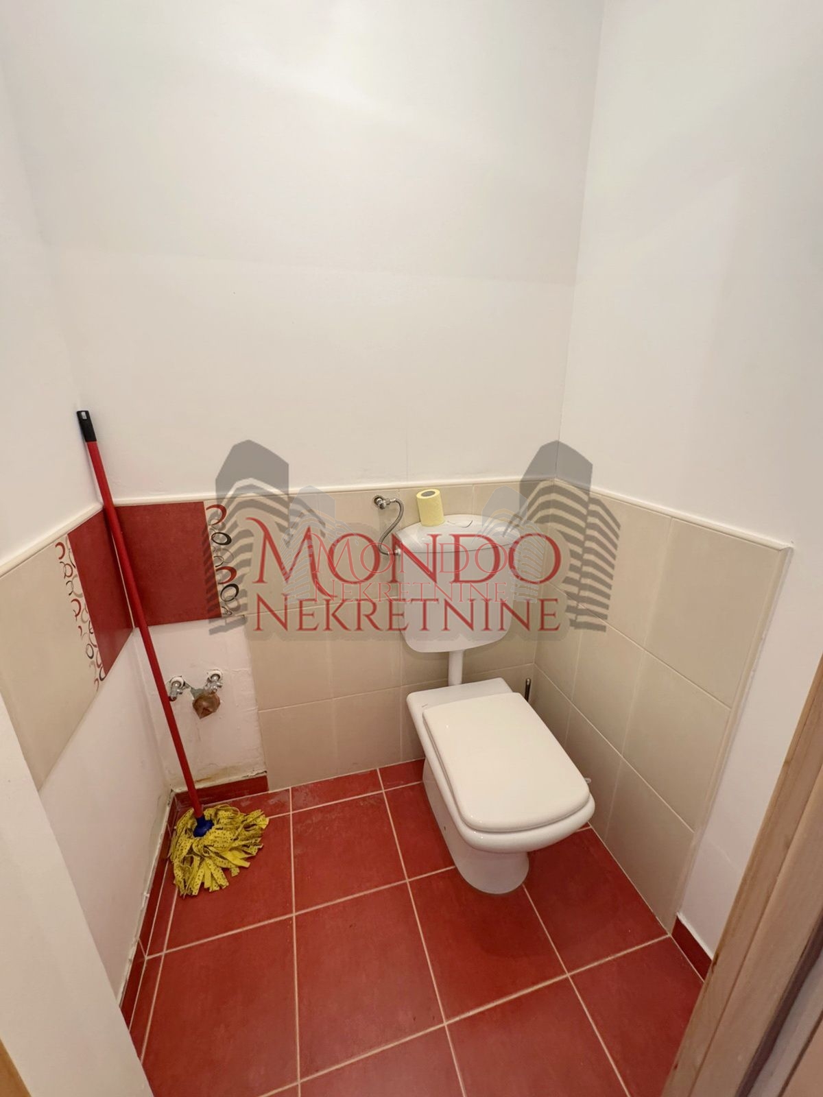 Na pradaju kuca, Vinik iznad stare fazanerije, 137.000e, 110m2