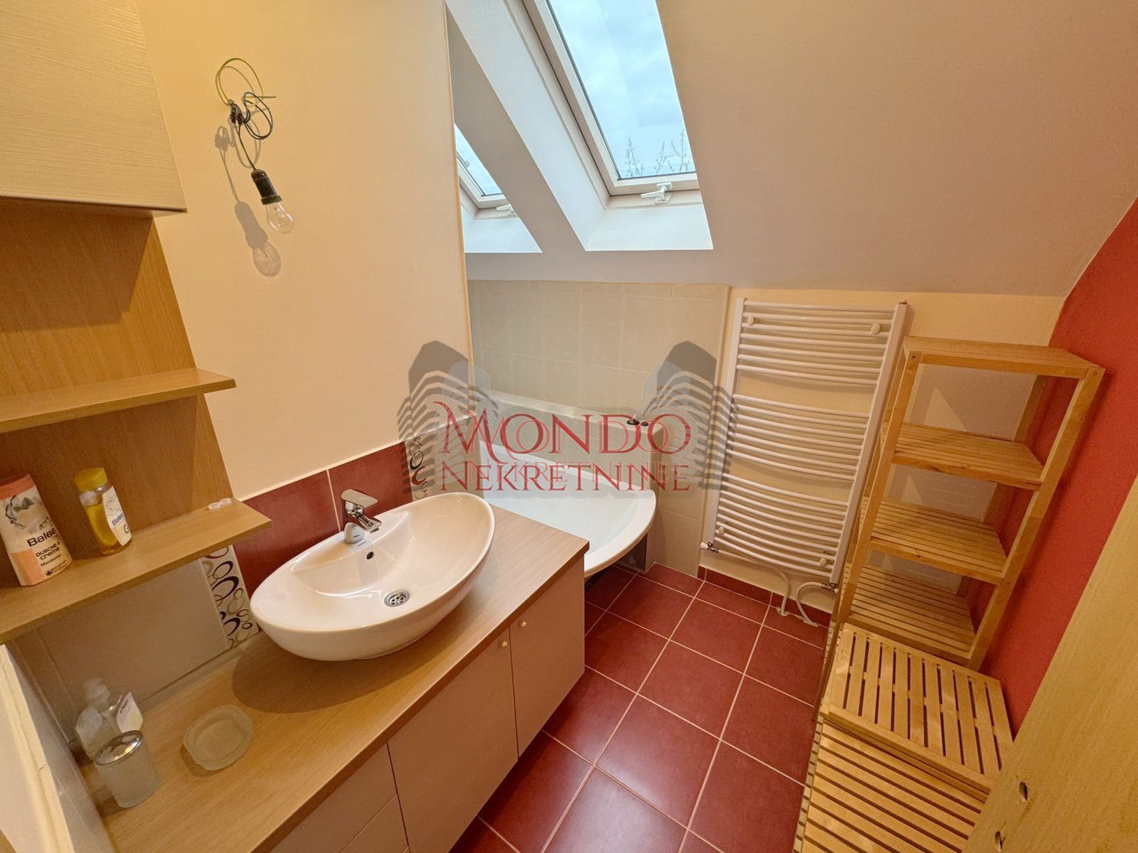 Na pradaju kuca, Vinik iznad stare fazanerije, 137.000e, 110m2