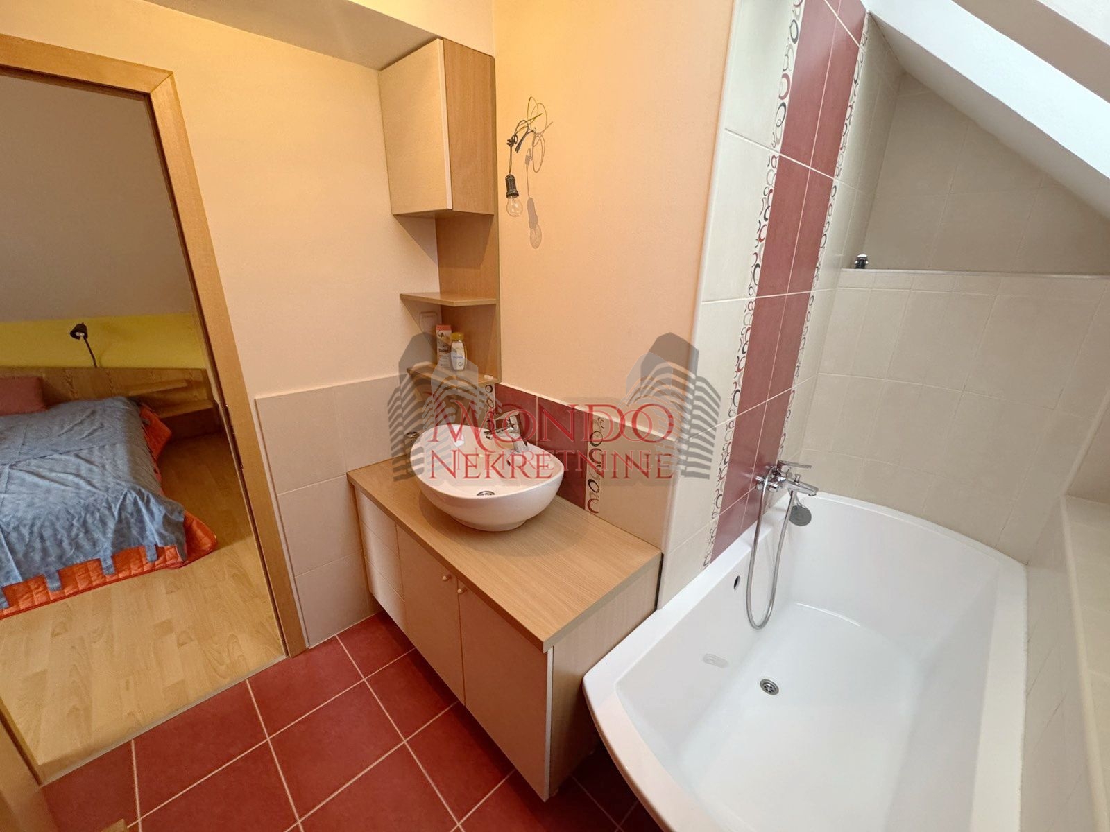 Na pradaju kuca, Vinik iznad stare fazanerije, 137.000e, 110m2