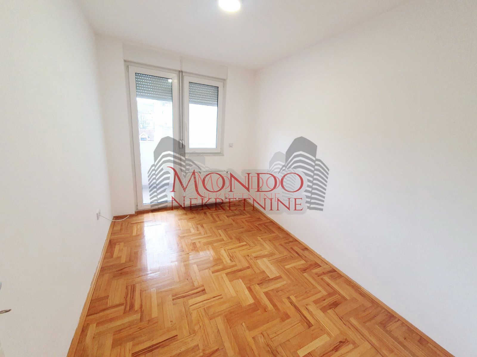 Dvioposoban nenamešten stan na Crvenom Pevcu