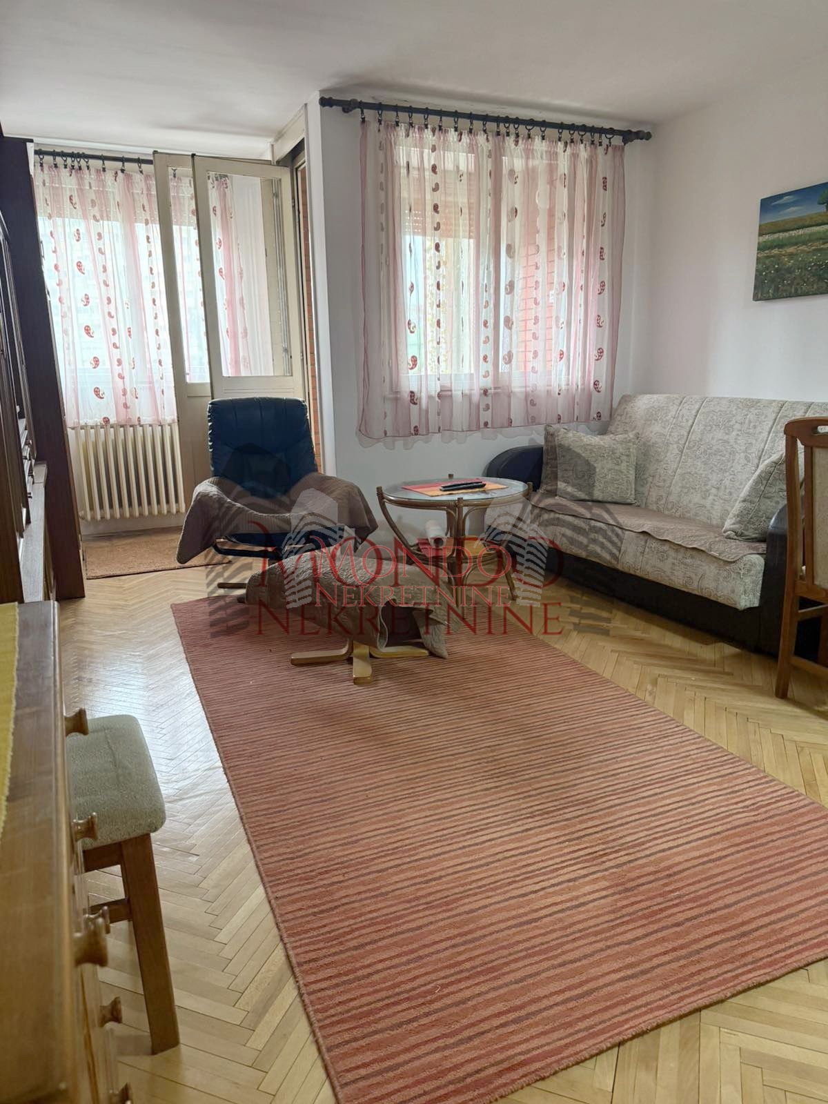 Izdaje se garsonjera na Bulevaru Nemanjica kod zone III