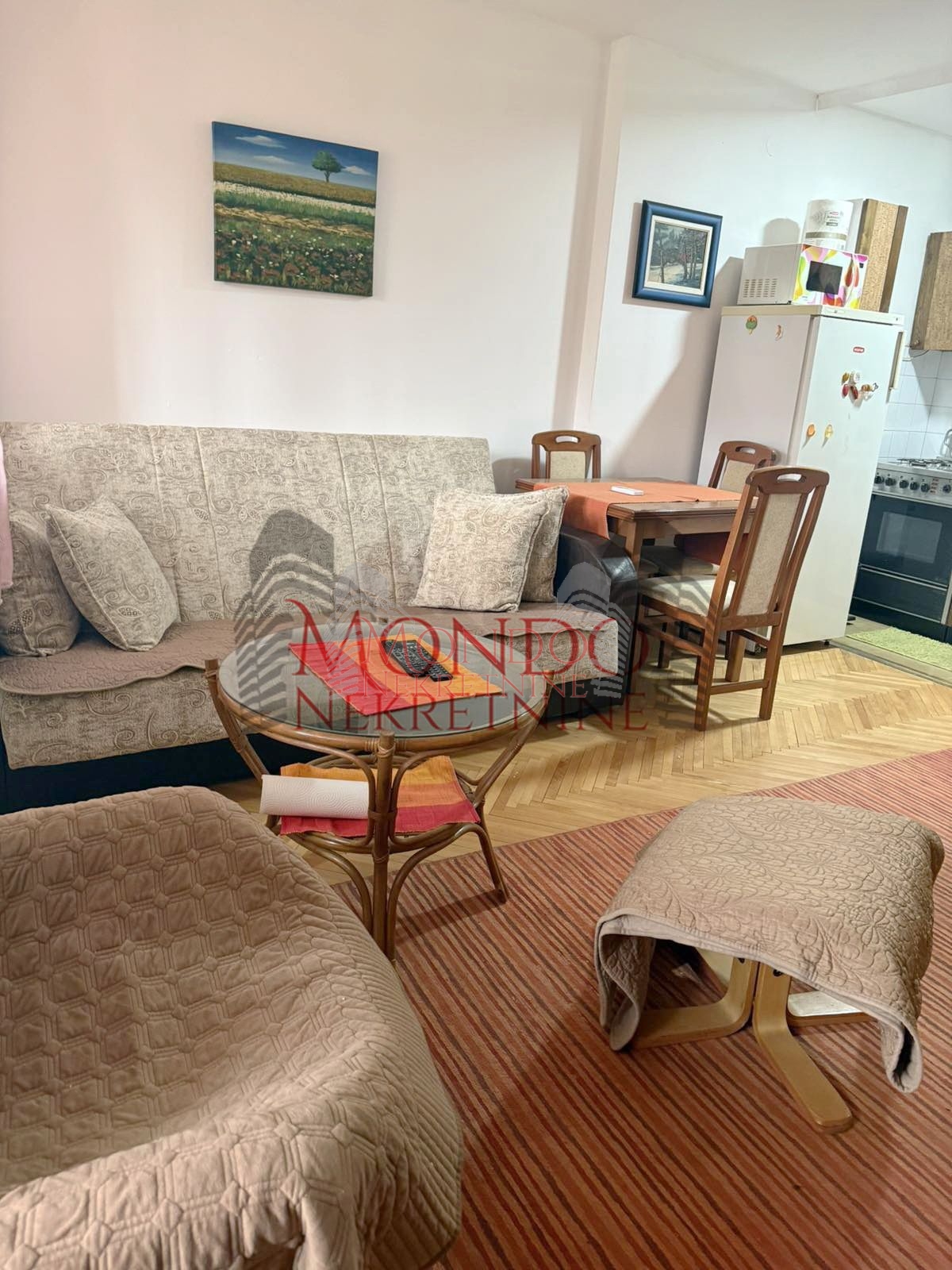 Izdaje se garsonjera na Bulevaru Nemanjica kod zone III