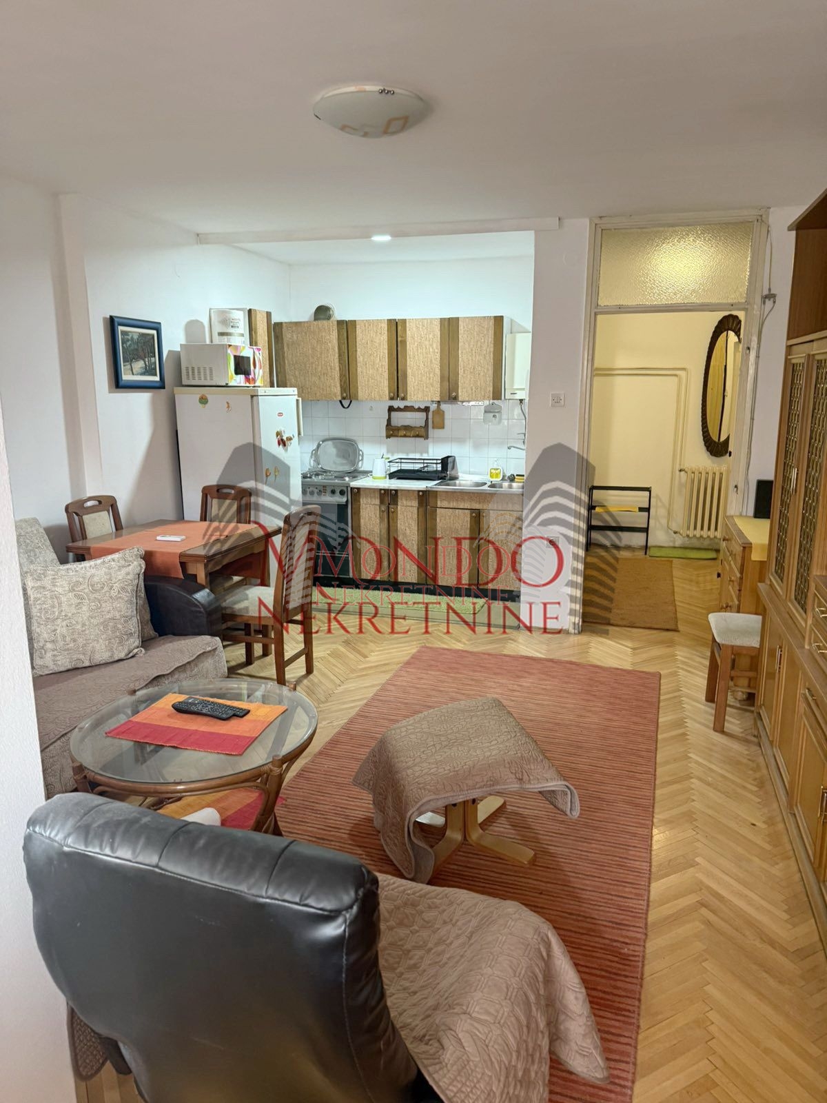 Izdaje se garsonjera na Bulevaru Nemanjica kod zone III