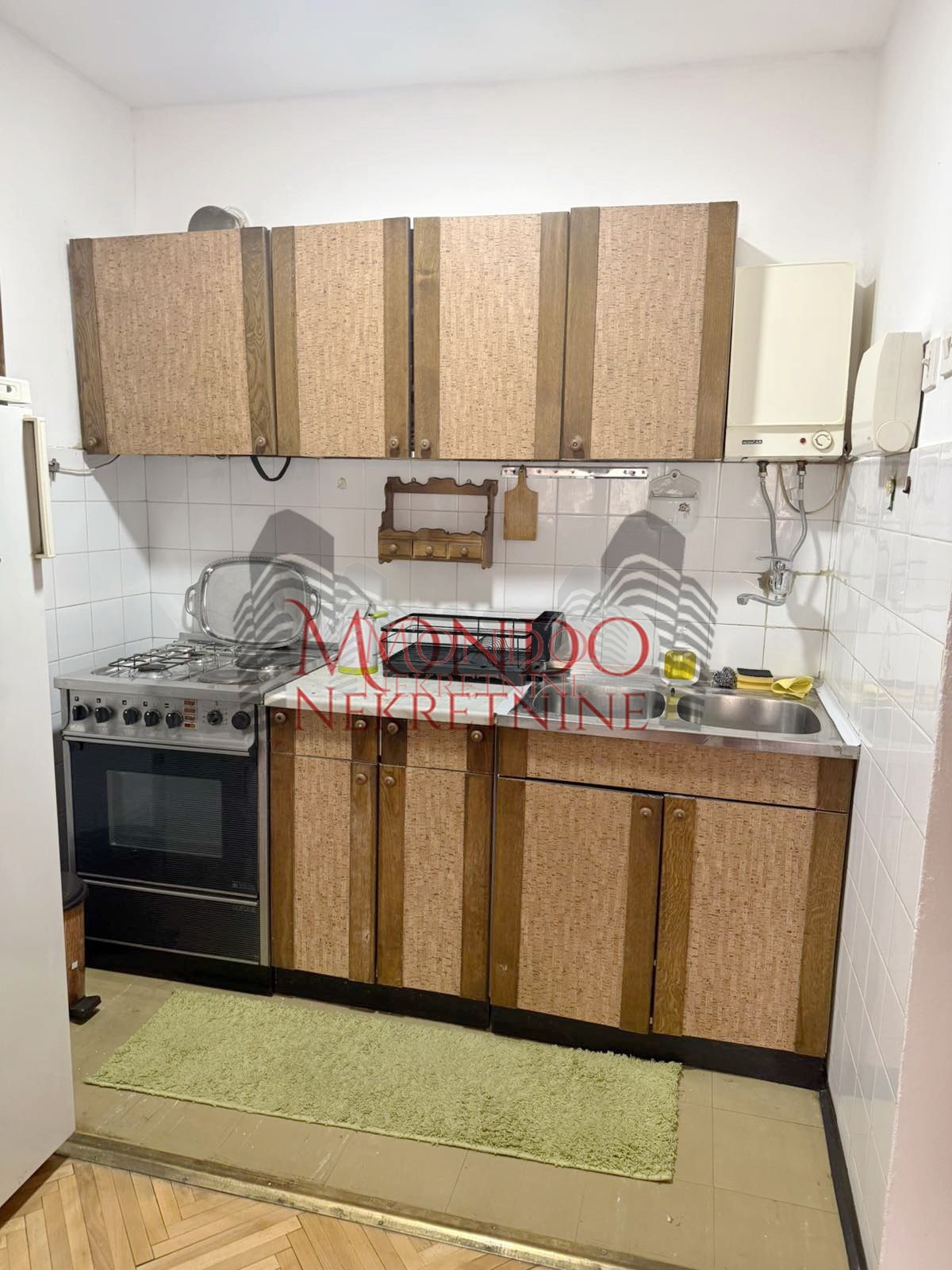 Izdaje se garsonjera na Bulevaru Nemanjica kod zone III