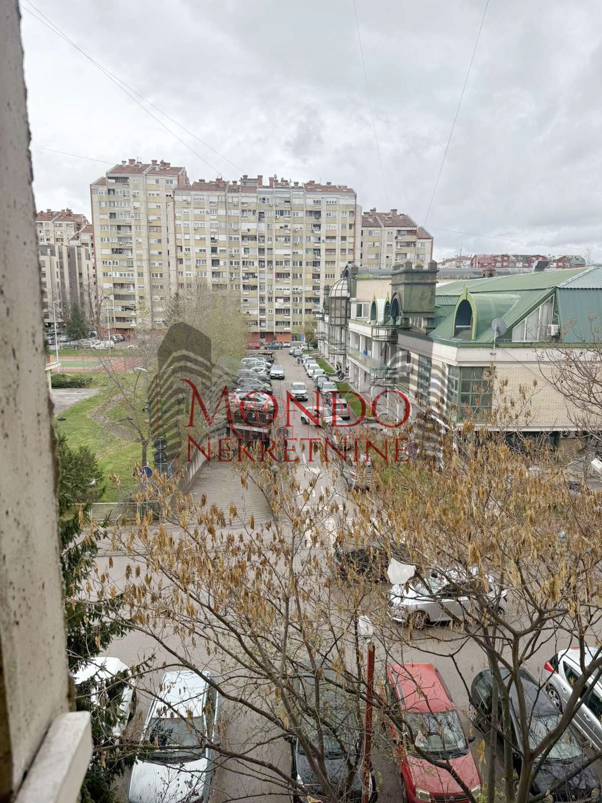 Izdaje se garsonjera na Bulevaru Nemanjica kod zone III