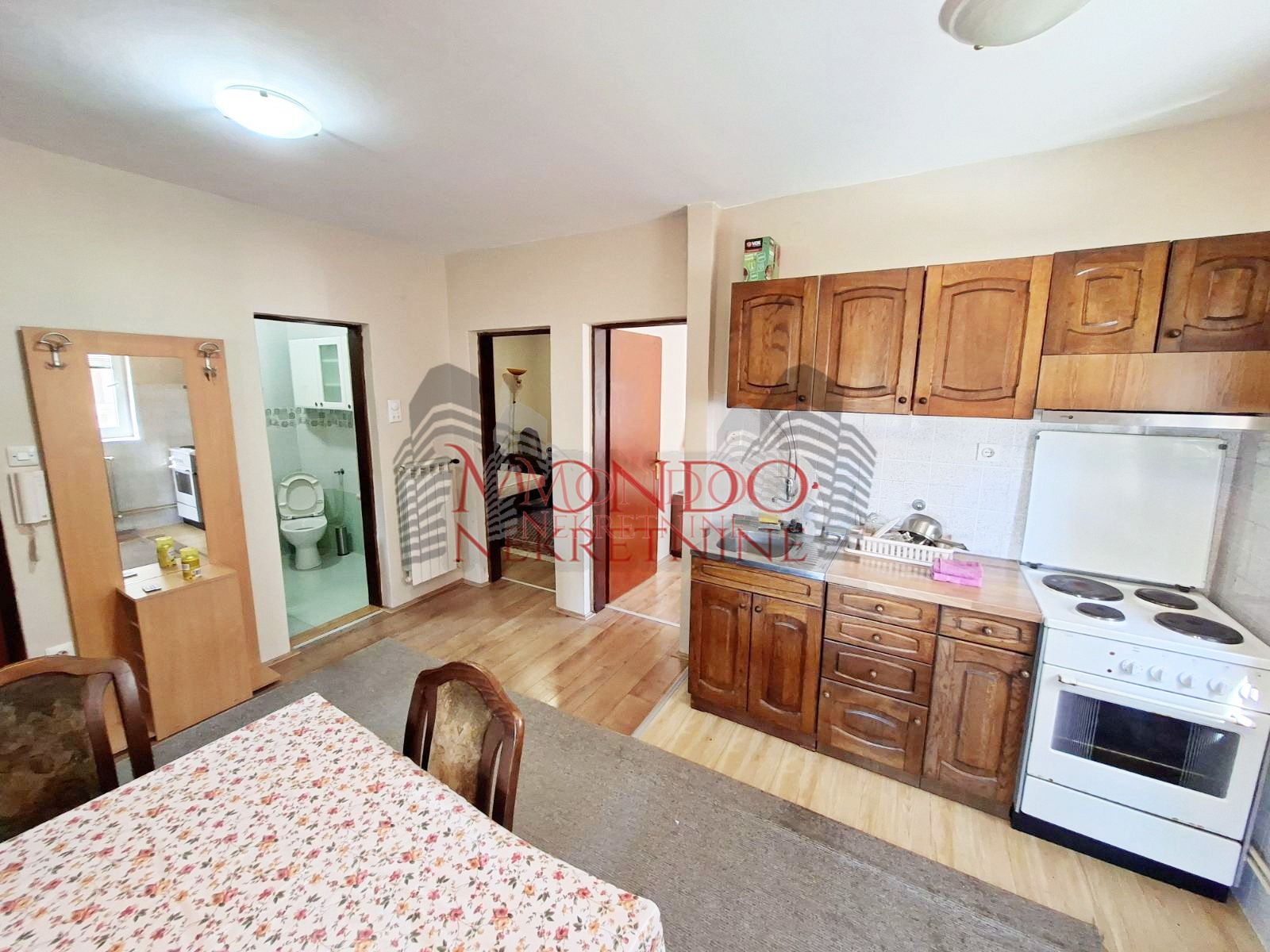 Dvoiposoban stan u kući na Trošarini