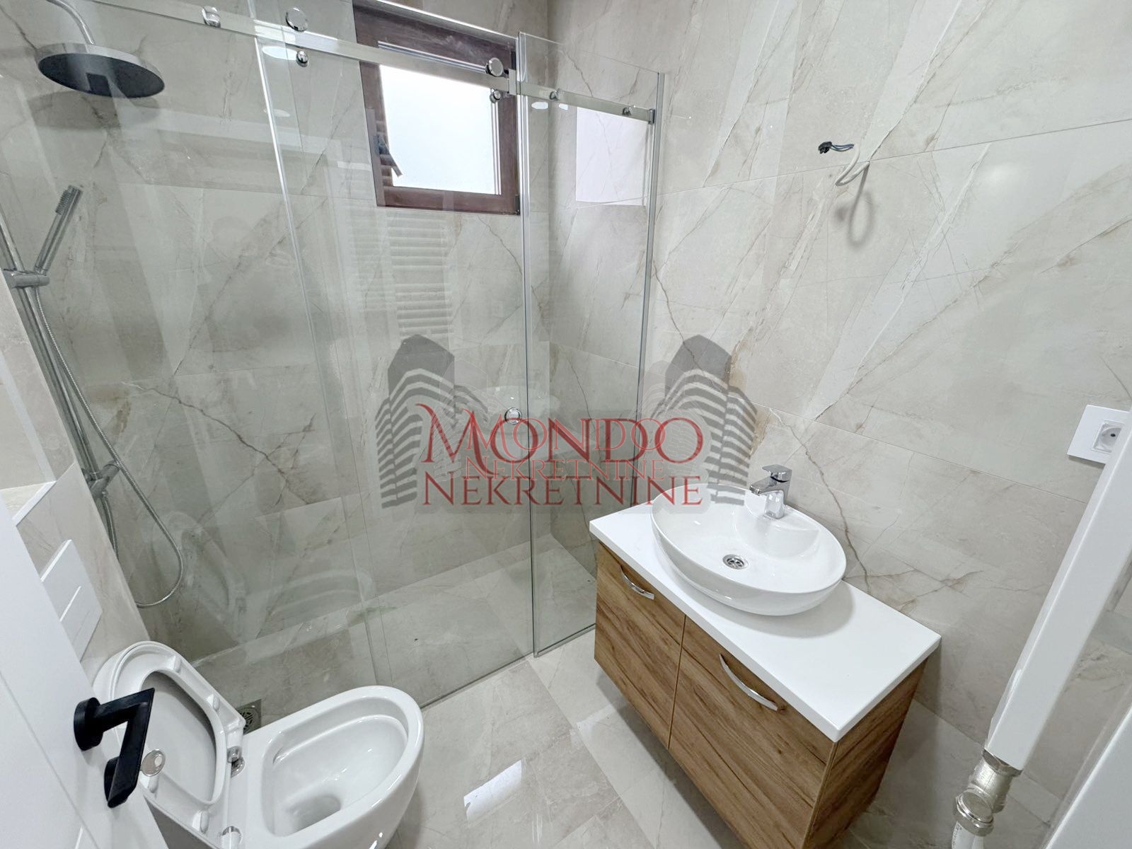 Cetvorosoban nov stan u centru grada kod Doma zdravlja