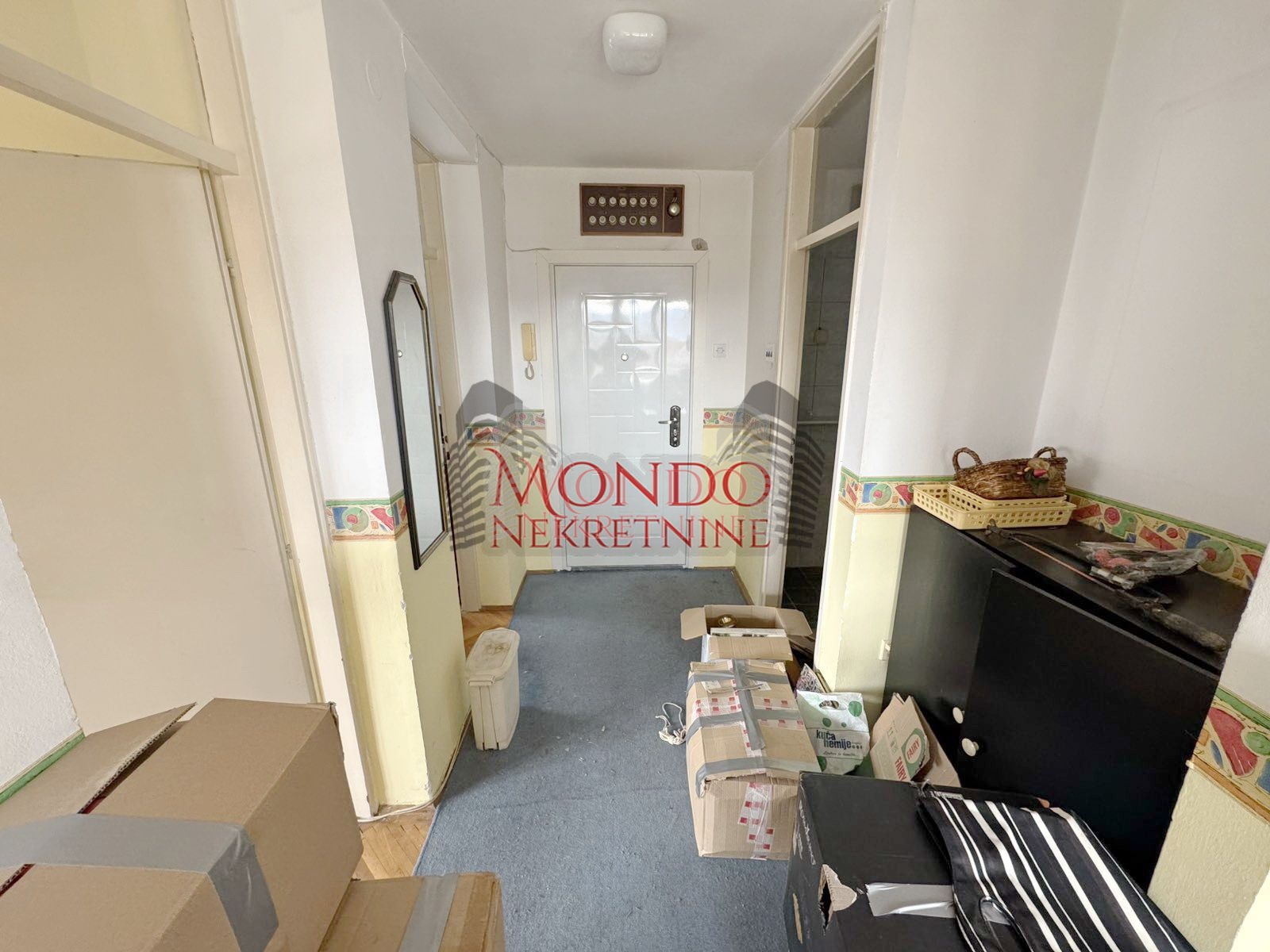 Dvosoban stan u Durlanu preko puta pijace