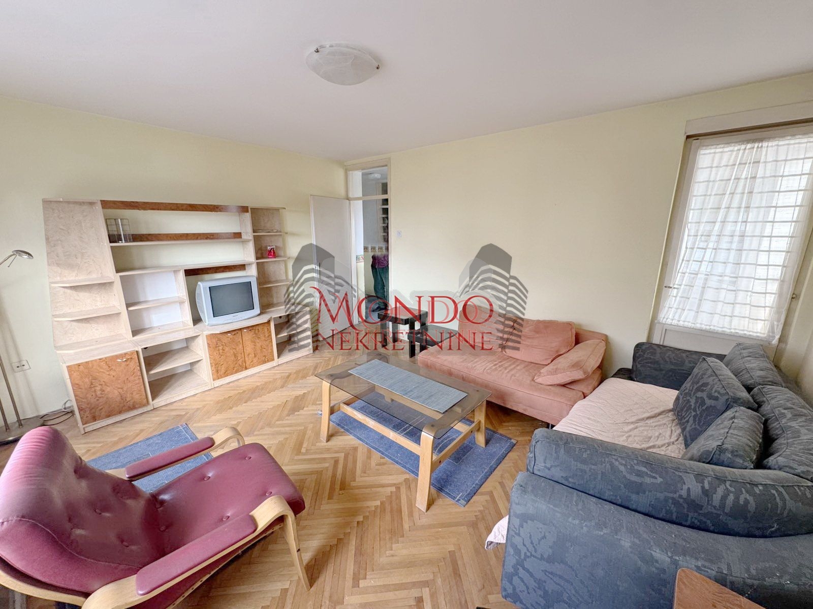 Dvosoban stan u Durlanu preko puta pijace