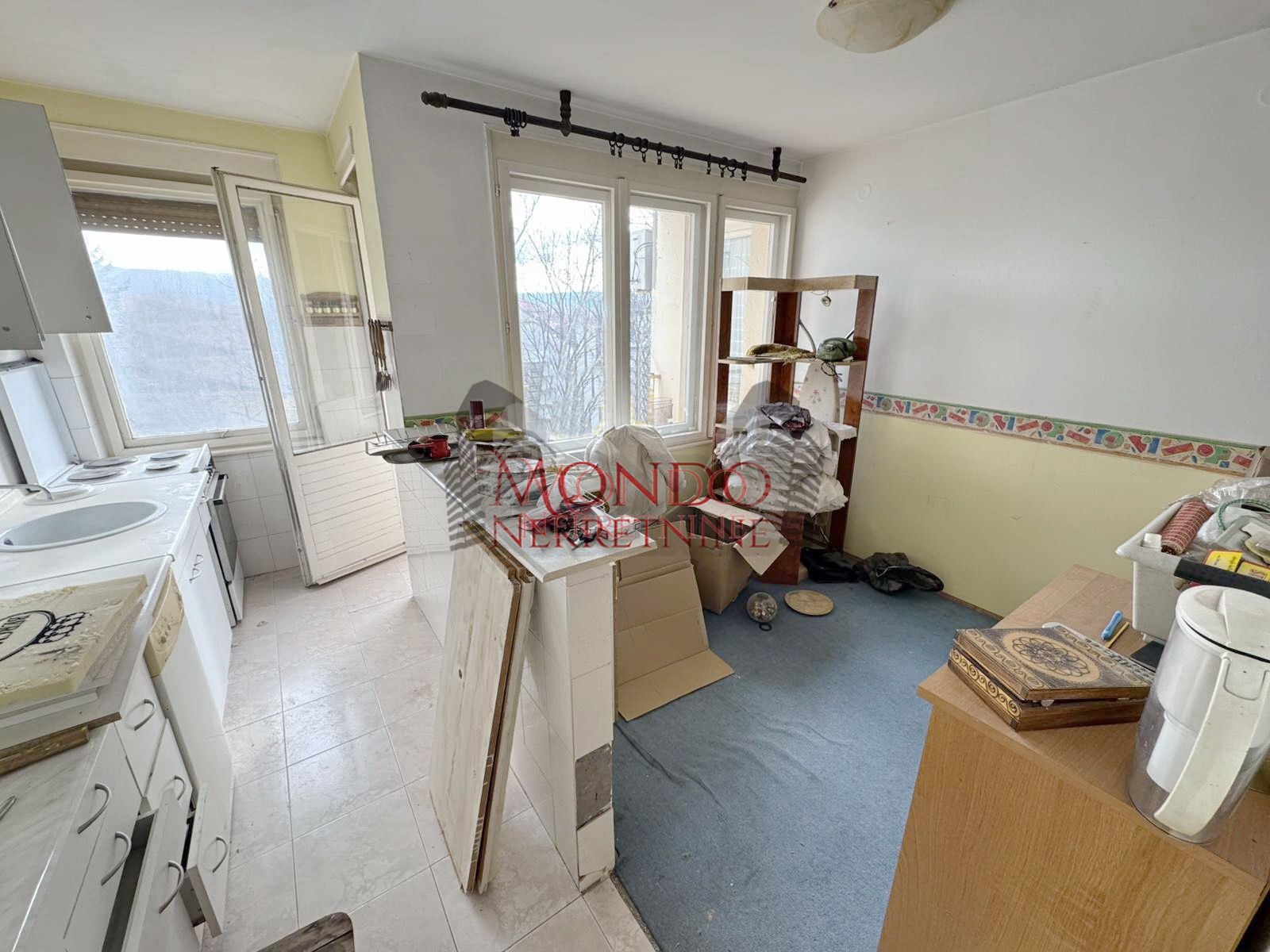 Dvosoban stan u Durlanu preko puta pijace