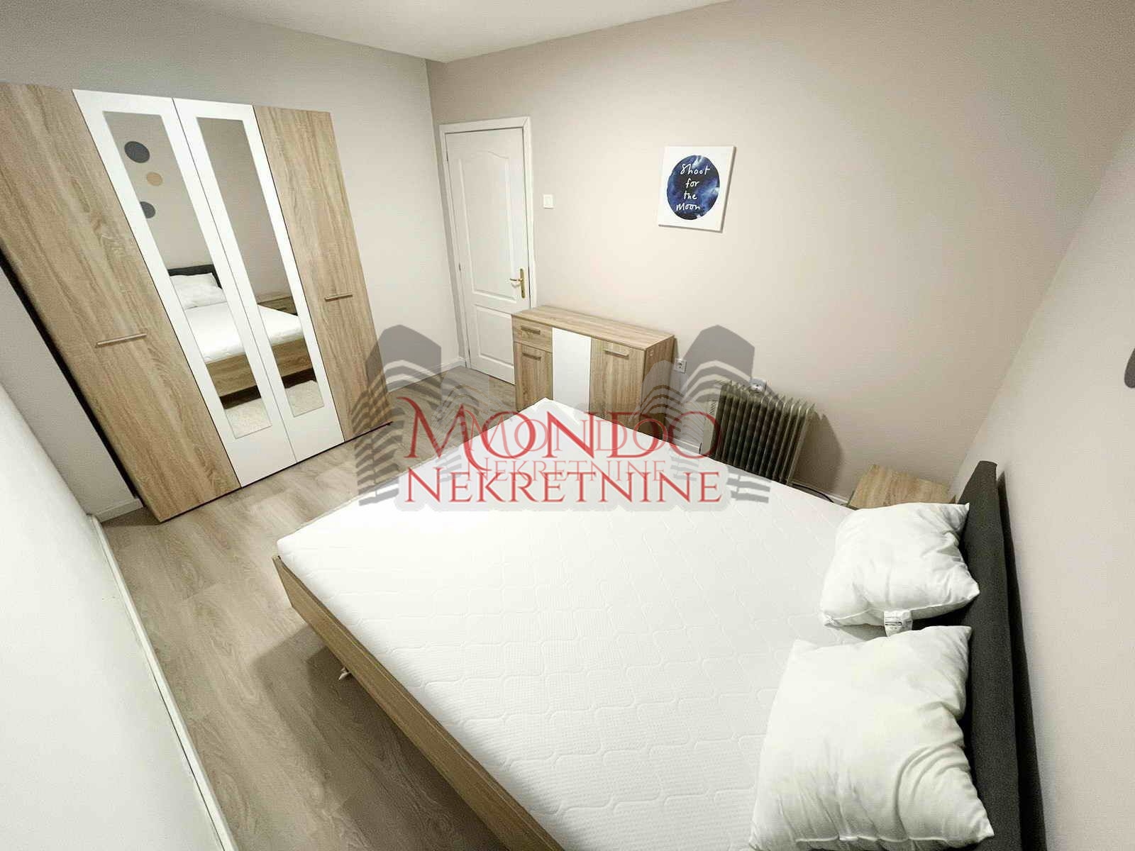 Trosoban stan u centru u blizini Doma vosjke, Niš