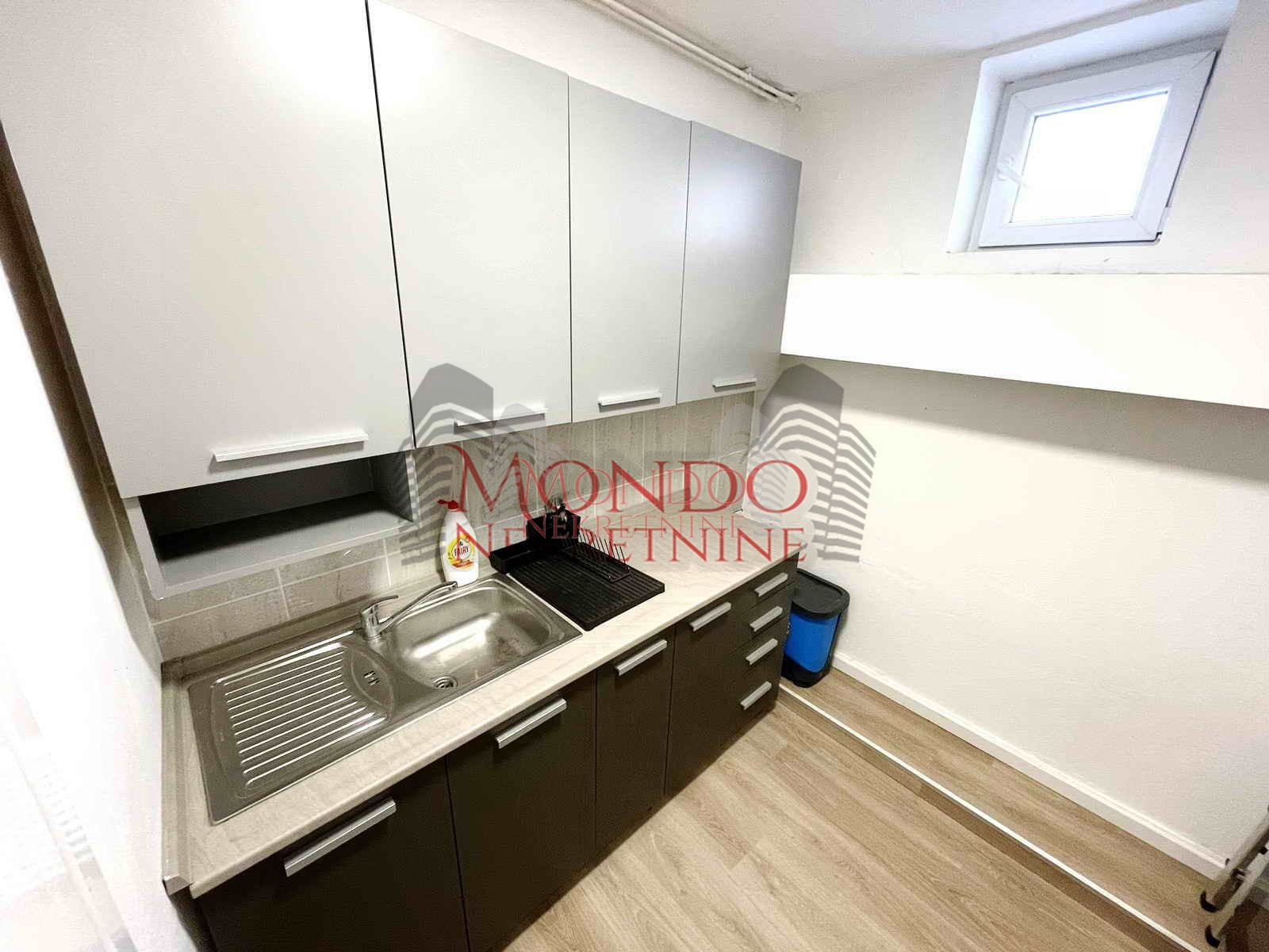 Trosoban stan u centru u blizini Doma vosjke, Niš