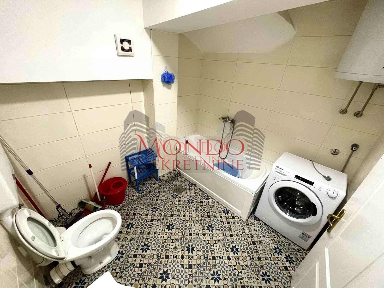 Trosoban stan u centru u blizini Doma vosjke, Niš