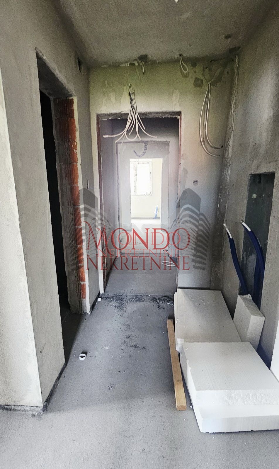 Jednoiposoban stan u izgradnji na Panteleju “Kapije Panteleja”