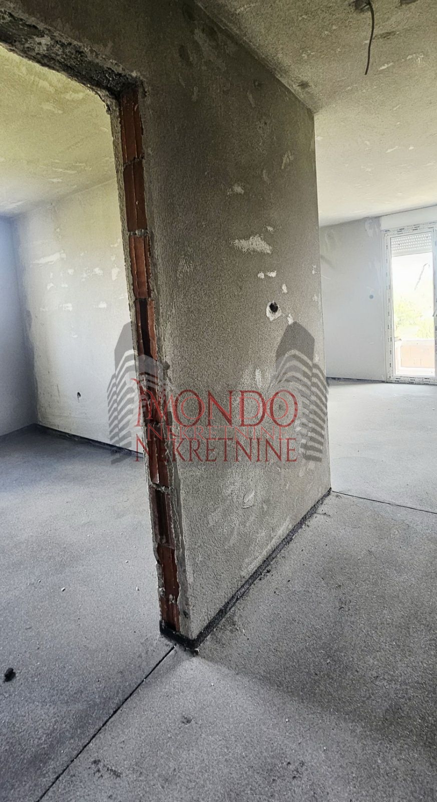 Jednoiposoban stan u izgradnji na Panteleju “Kapije Panteleja”