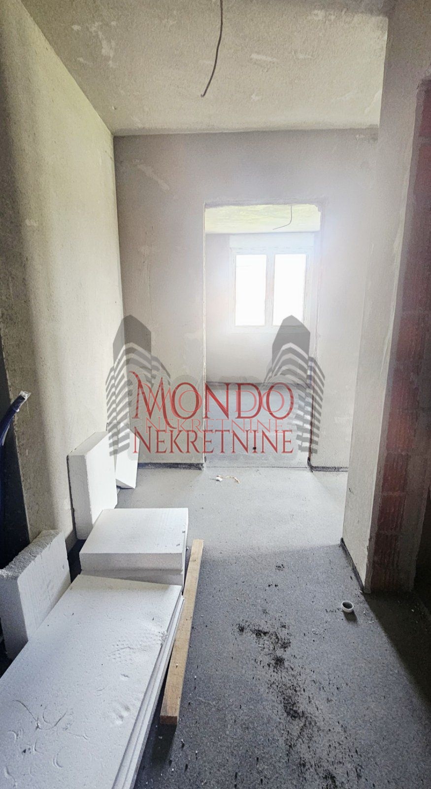 Jednoiposoban stan u izgradnji na Panteleju “Kapije Panteleja”