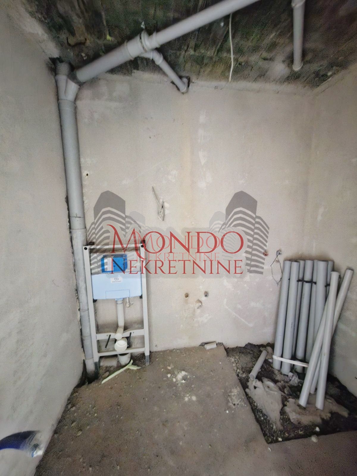 Dvoiposoban stan u izgradnji na Panteleju “Kapije Panteleja”