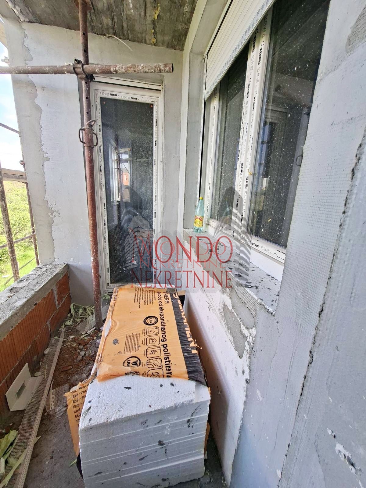 Dvoiposoban stan u izgradnji na Panteleju “Kapije Panteleja”