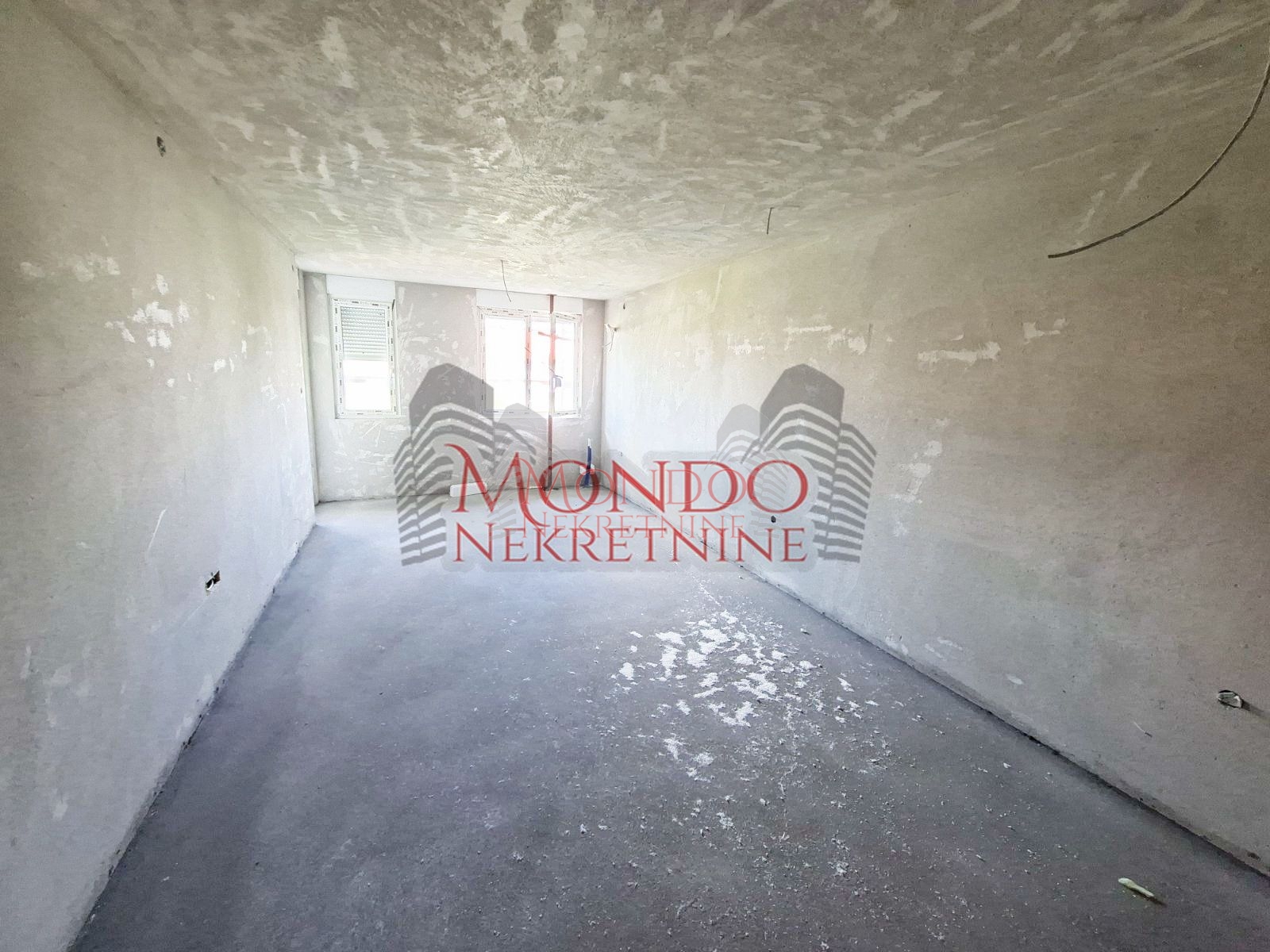 Dvoiposoban stan u izgradnji na Panteleju “Kapije Panteleja”