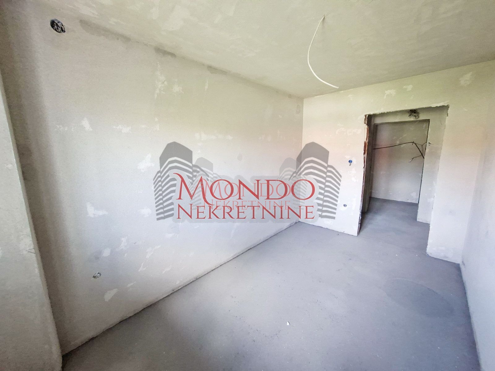 Dvoiposoban stan u izgradnji na Panteleju “Kapije Panteleja”