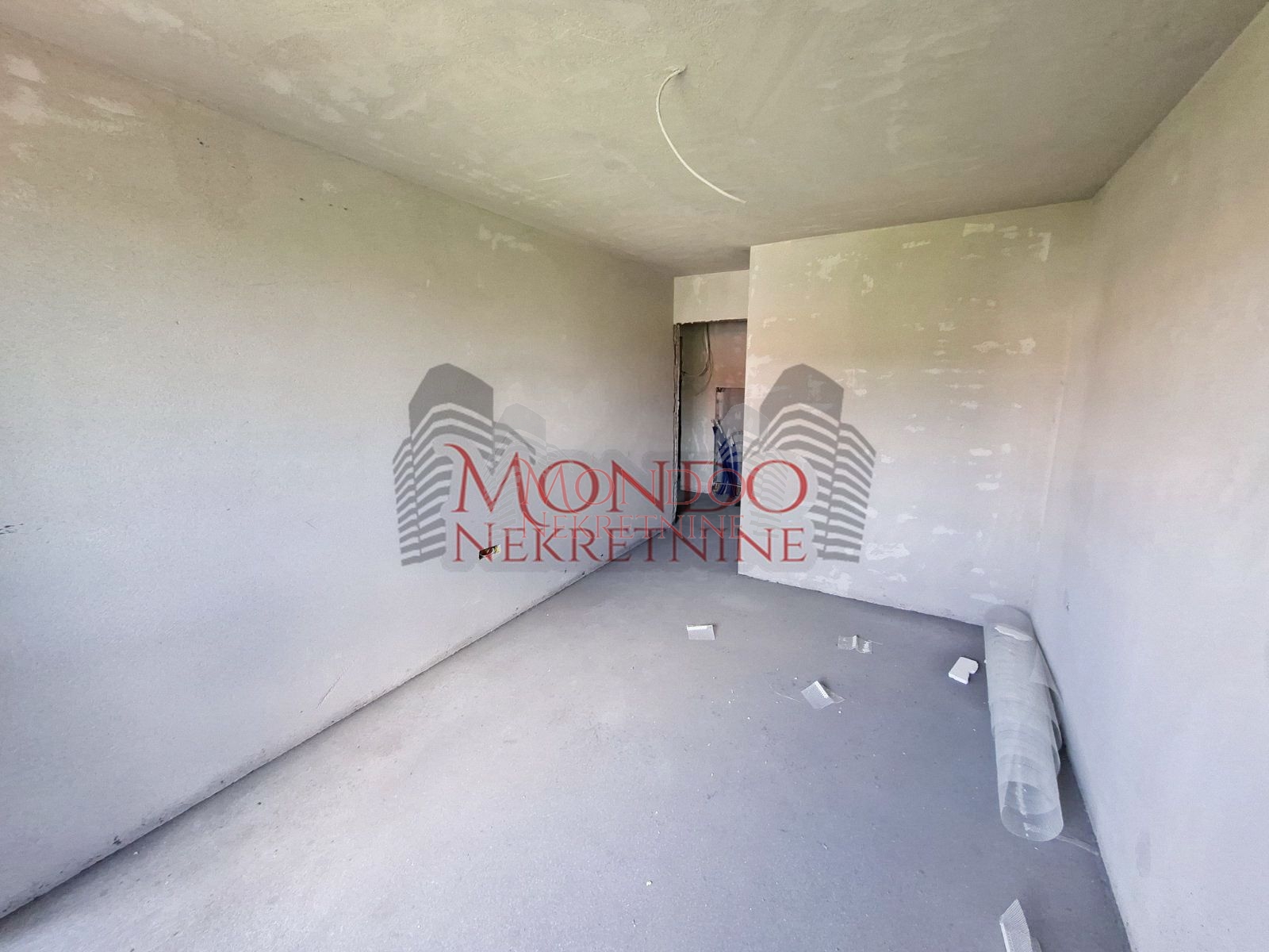 Dvoiposoban stan u izgradnji na Panteleju “Kapije Panteleja”