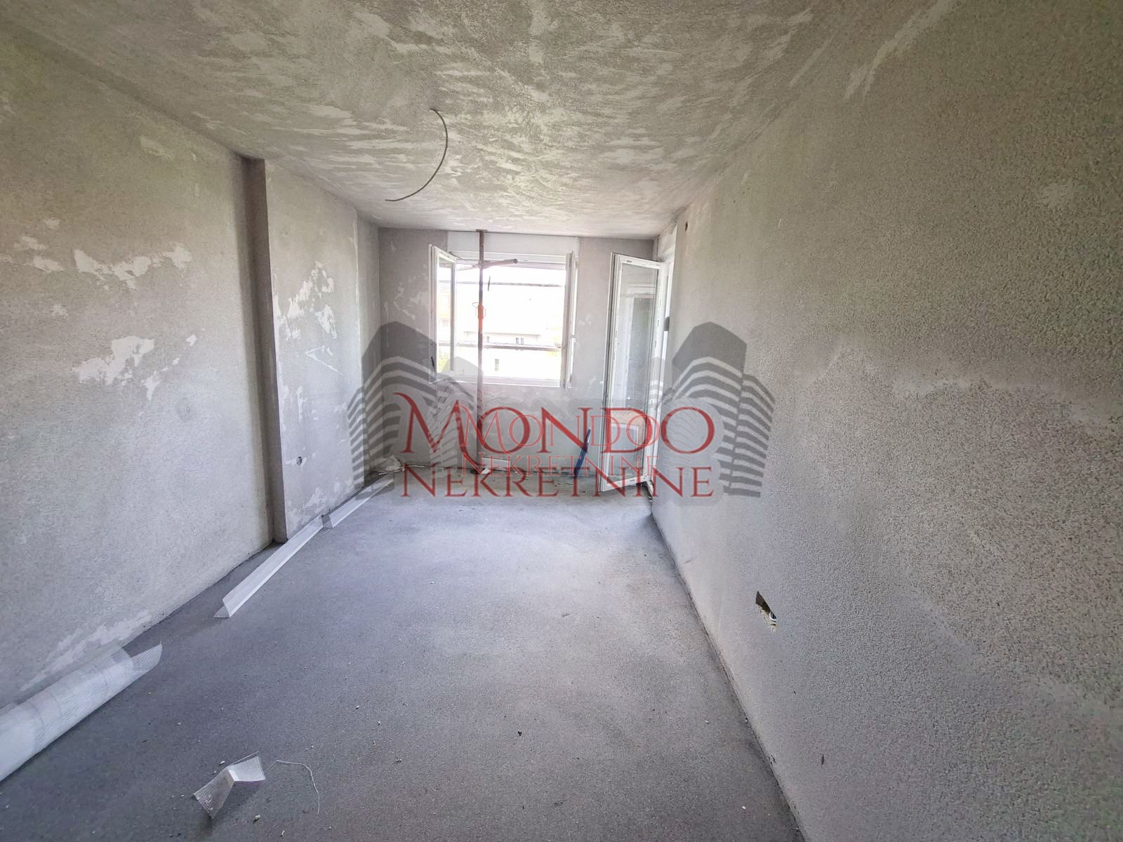 Dvoiposoban stan u izgradnji na Panteleju “Kapije Panteleja”