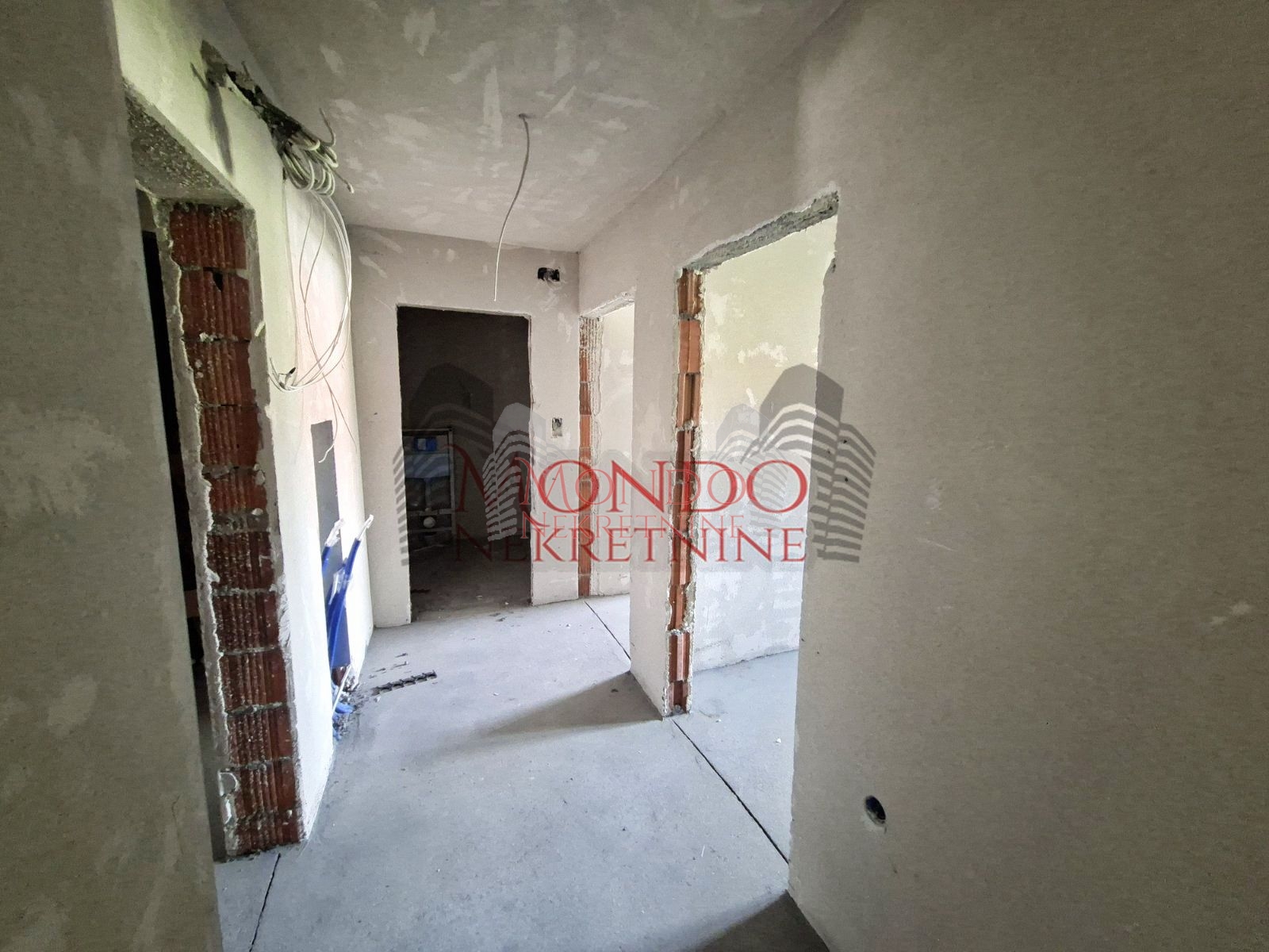 Dvoiposoban stan u izgradnji na Panteleju “Kapije Panteleja”