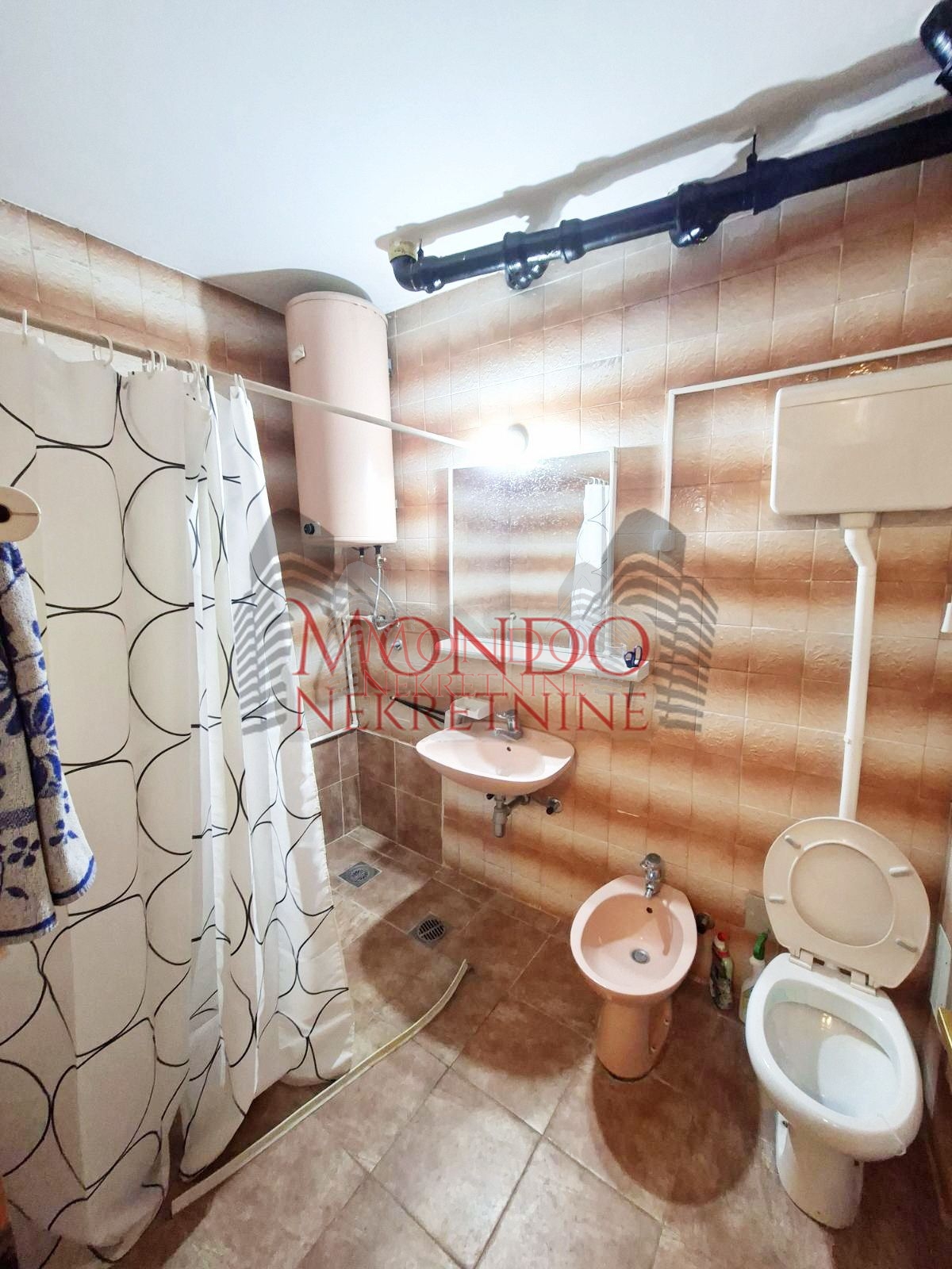 Trosoban stan kod Čaira, cg, 2 sprat, Niš