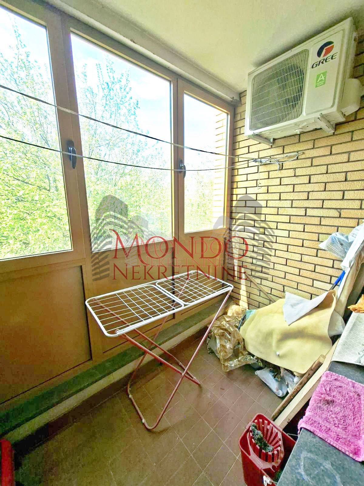 Trosoban stan kod Čaira, cg, 2 sprat, Niš