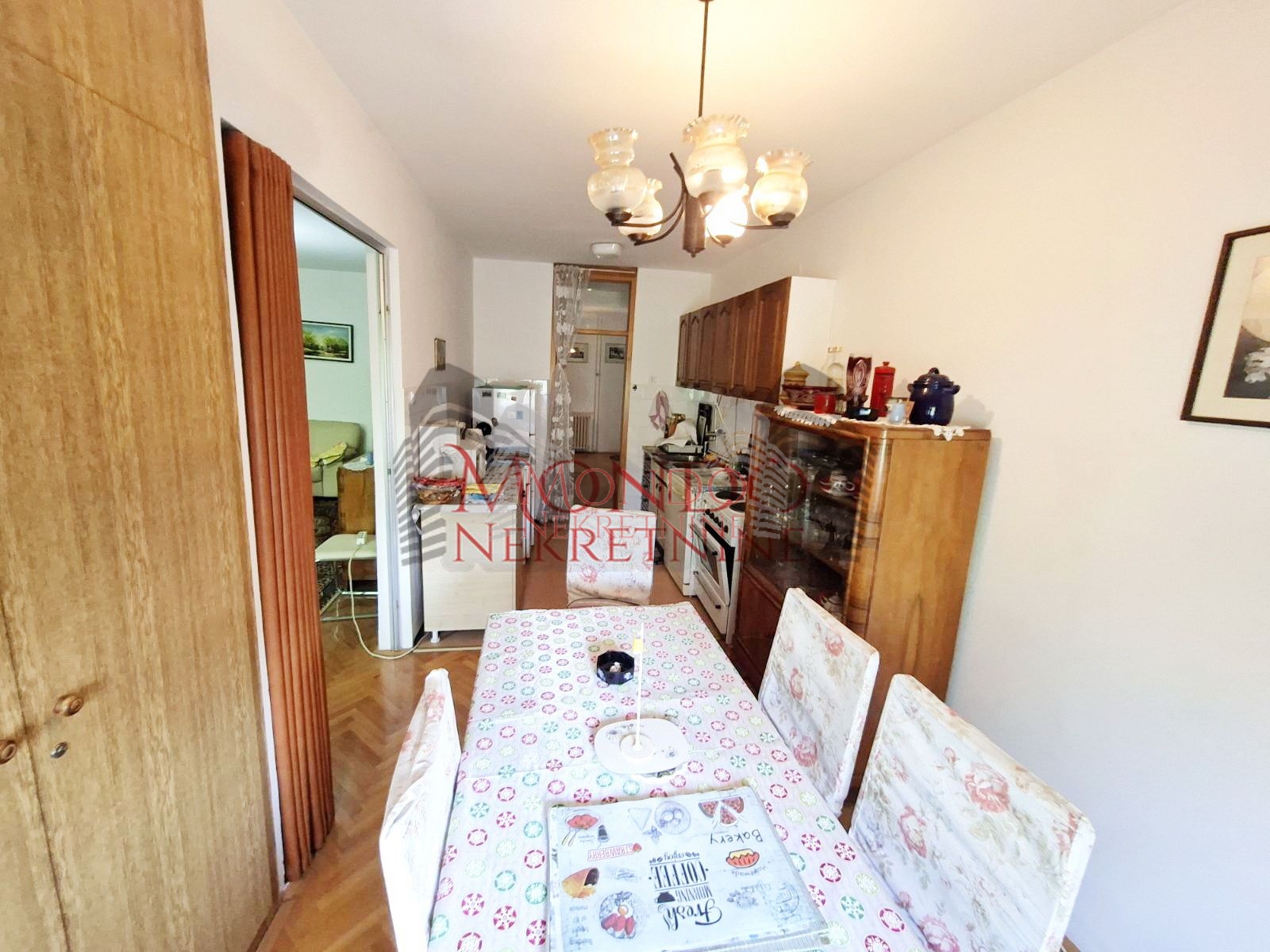 Trosoban stan kod Čaira, cg, 2 sprat, Niš