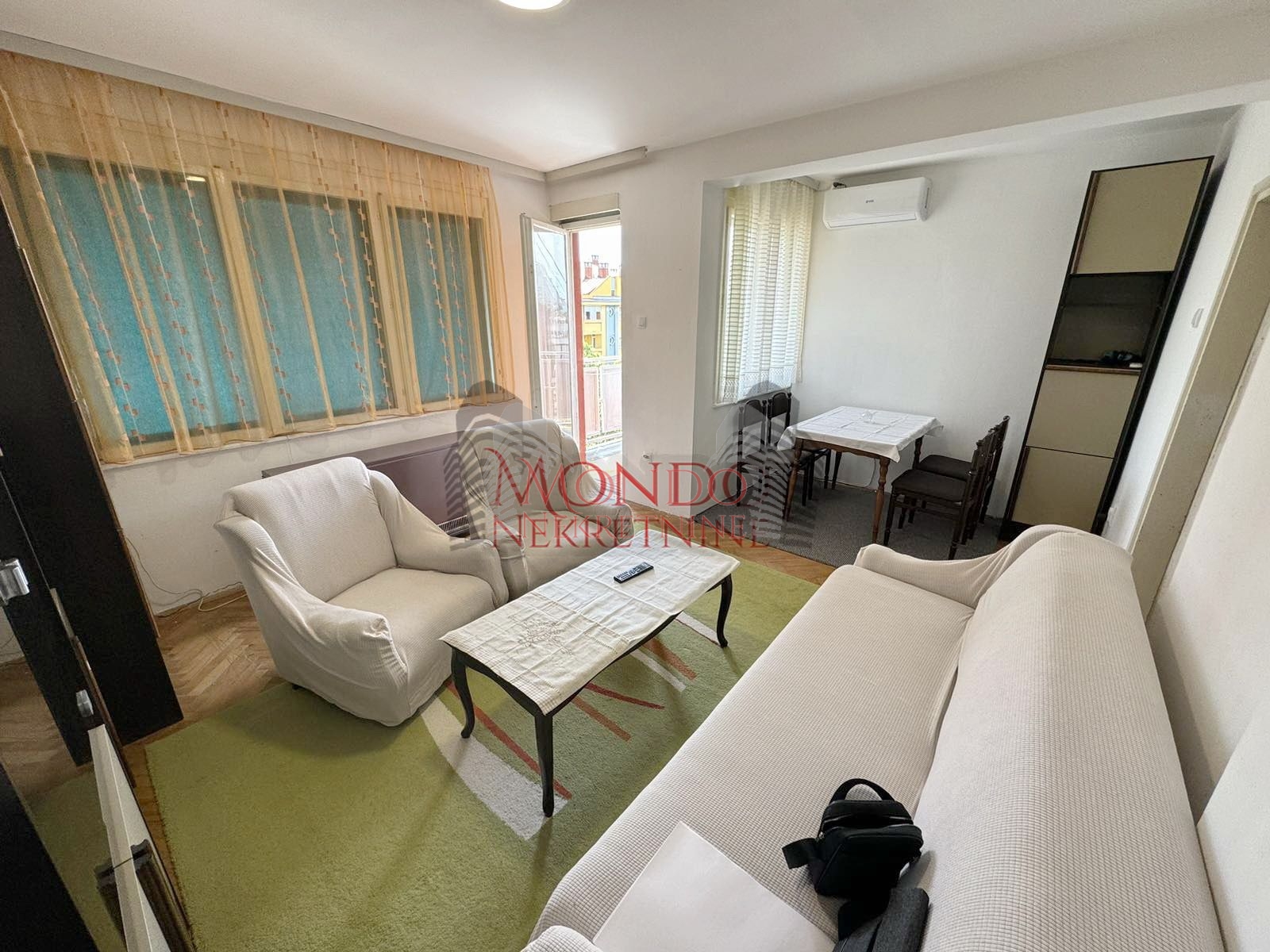 Izdaje se dvosoban stan kod Durlanske pijace sa grejanjem na struju