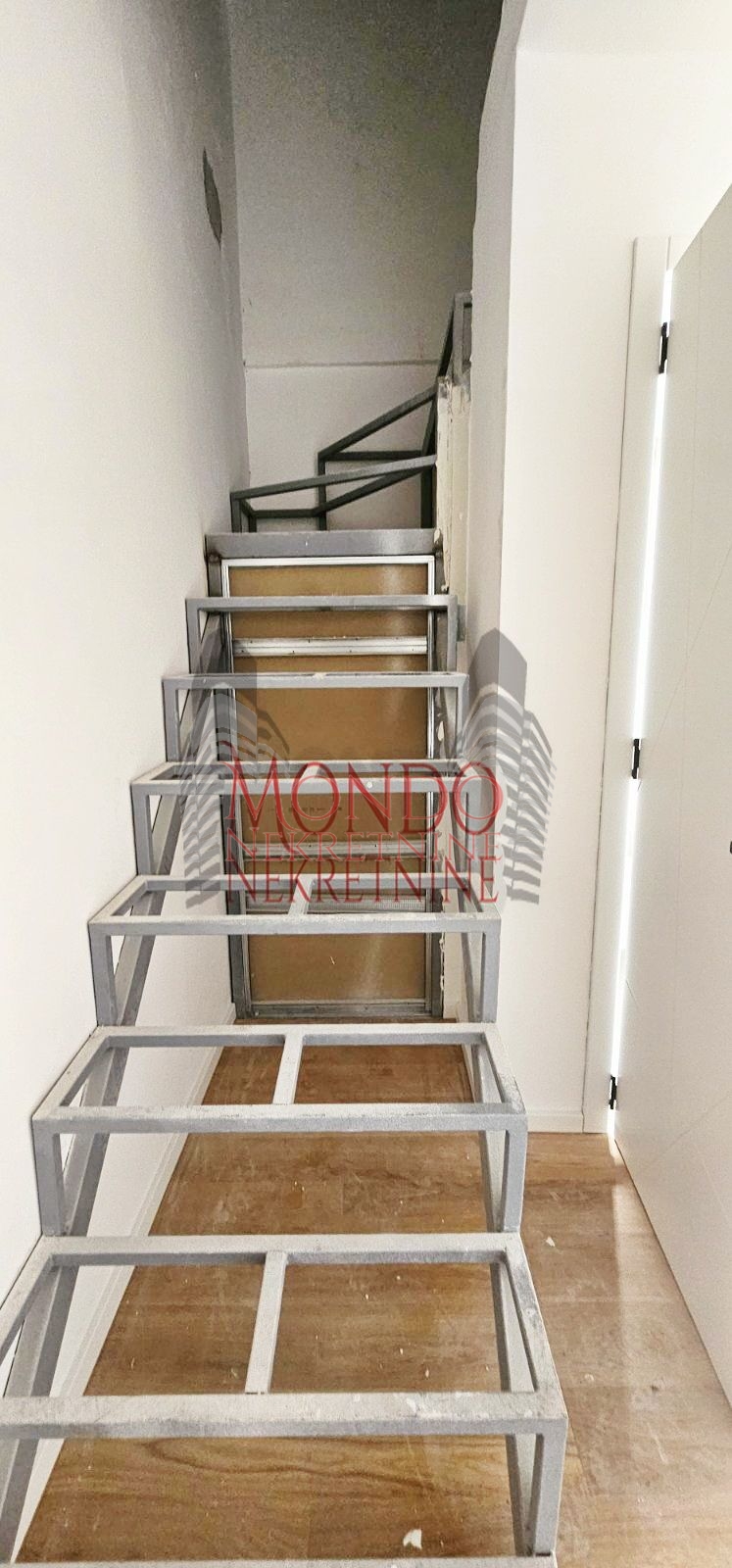 Dvoiposoban stan u samom centru grada, novogradnja