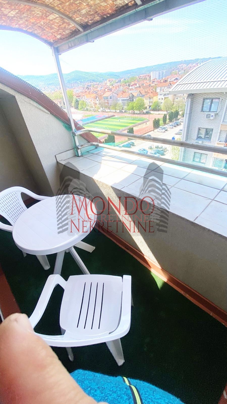 Izdaje se trosoban stan u Duvaništu