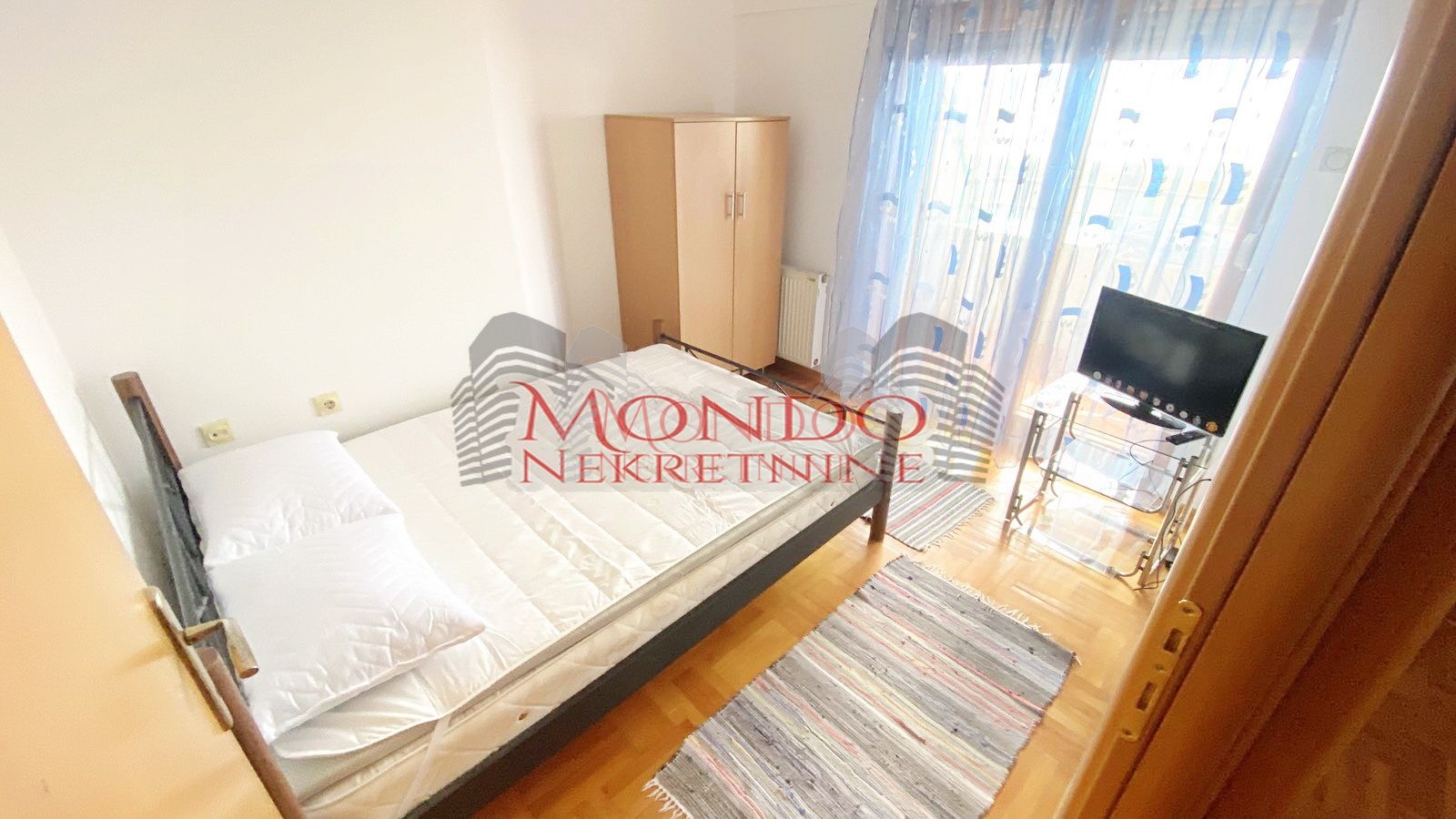 Izdaje se trosoban stan u Duvaništu