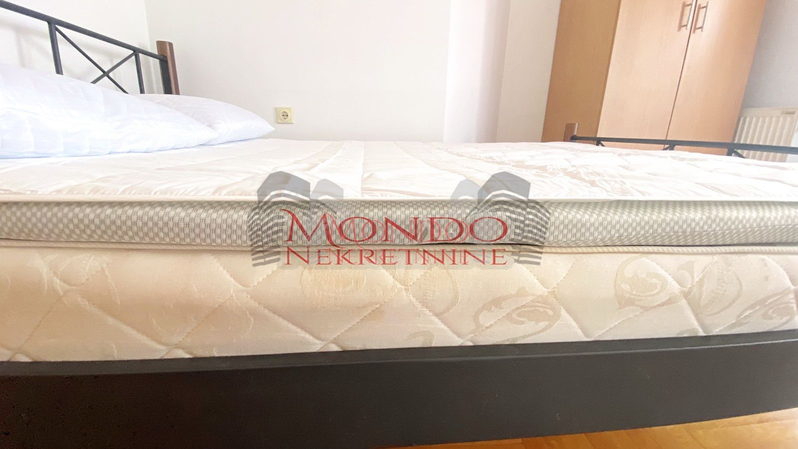 Izdaje se trosoban stan u Duvaništu