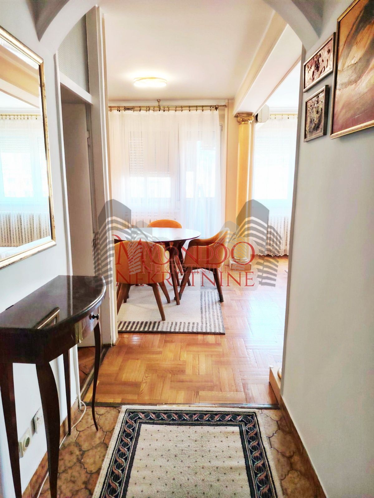 Dvoiposoban stan kod “OŠ”Učitelj Tasa