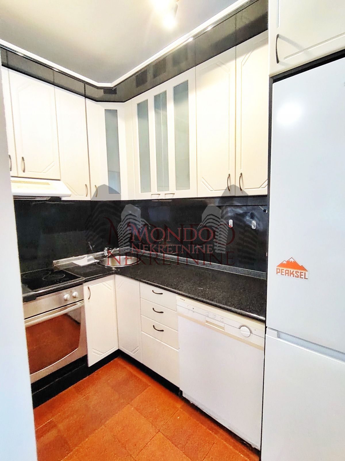 Dvoiposoban stan kod “OŠ”Učitelj Tasa