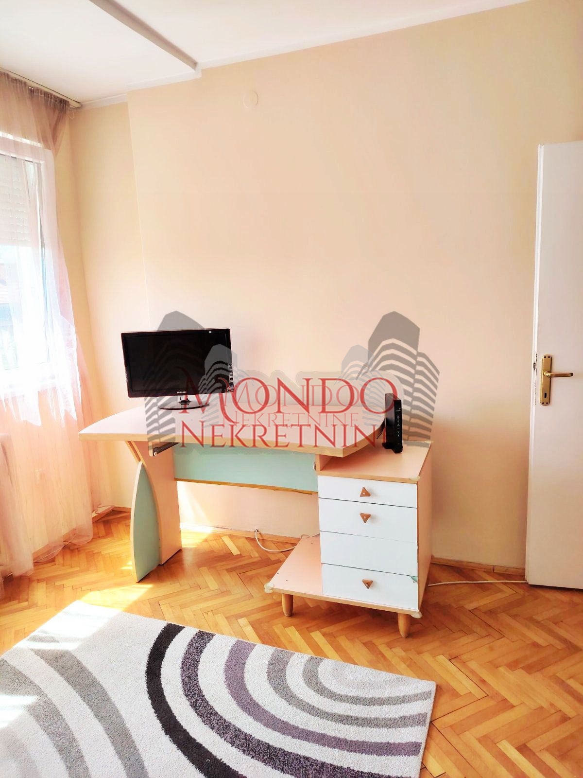 Dvoiposoban stan kod “OŠ”Učitelj Tasa