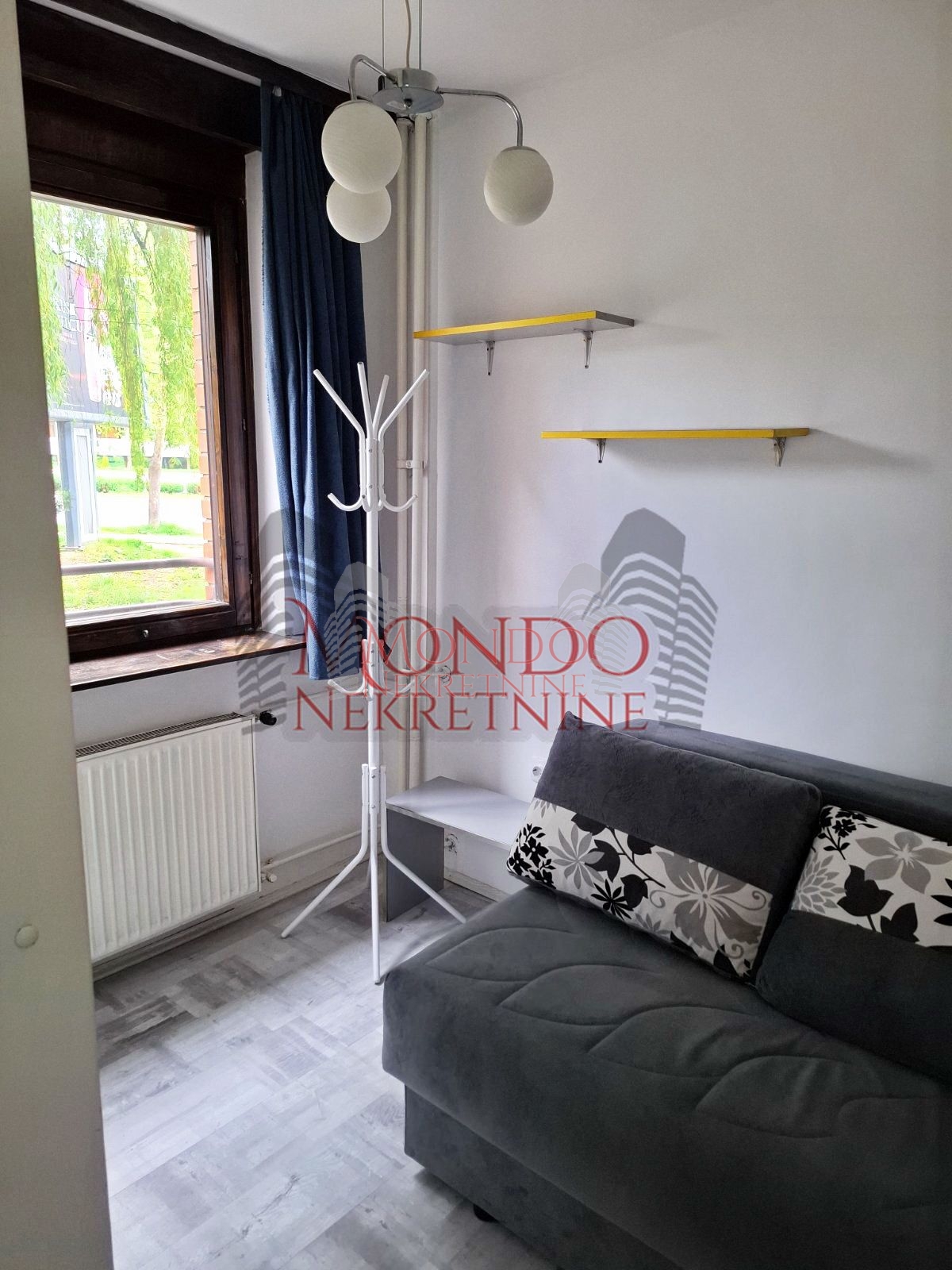 Izdaje se Jednoiposoban stan na Bulevaru Nemanjića